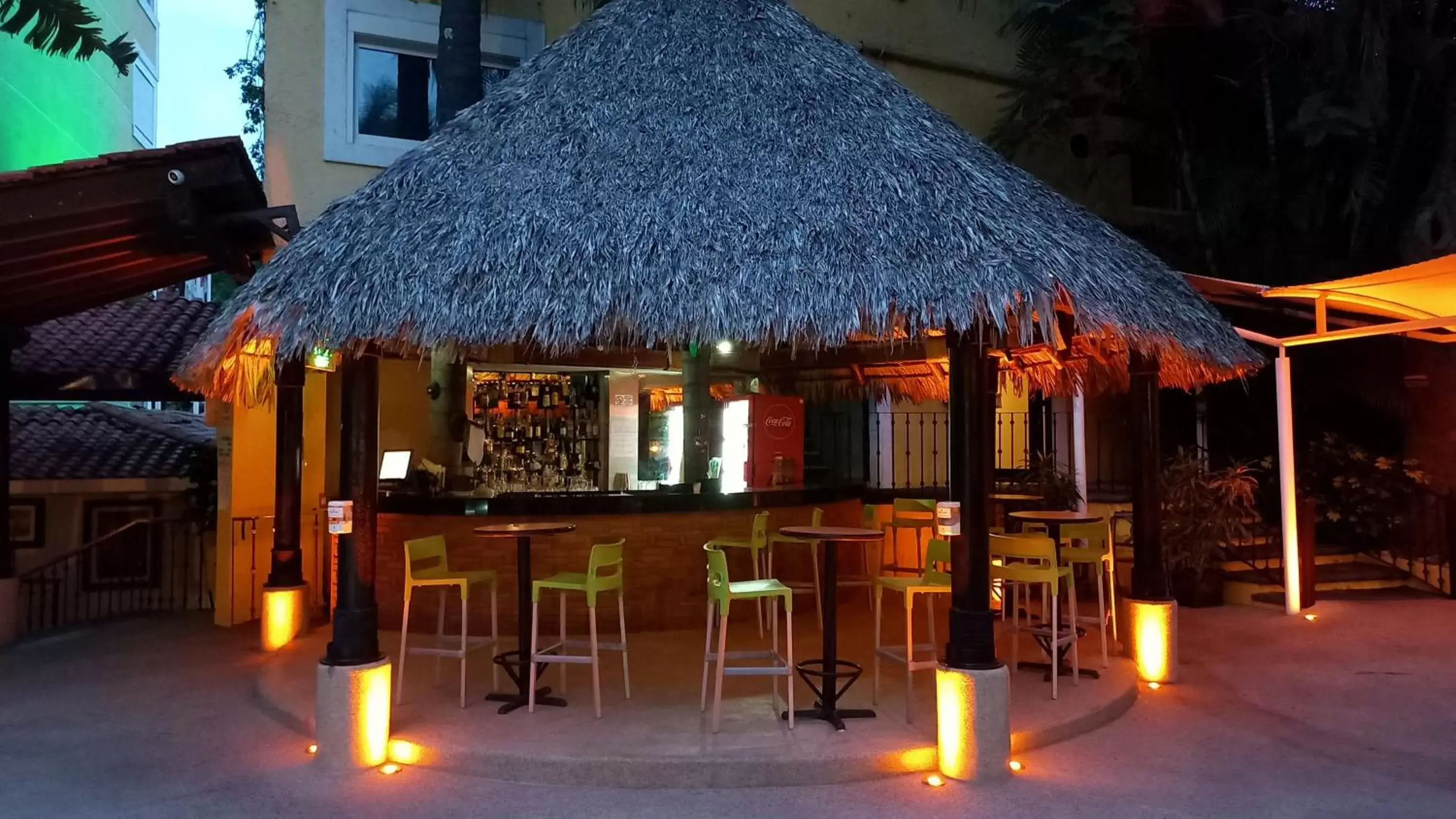 Lounge or bar, Lounge/Bar in Holiday Inn Cuernavaca, an IHG Hotel
