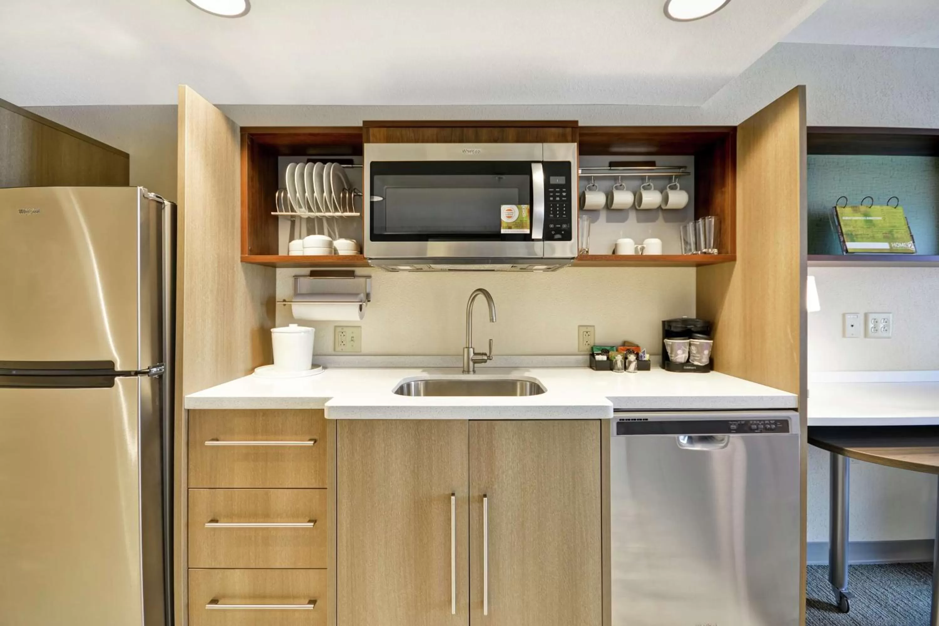 Kitchen or kitchenette in Home2 Suites By Hilton Portland Airport