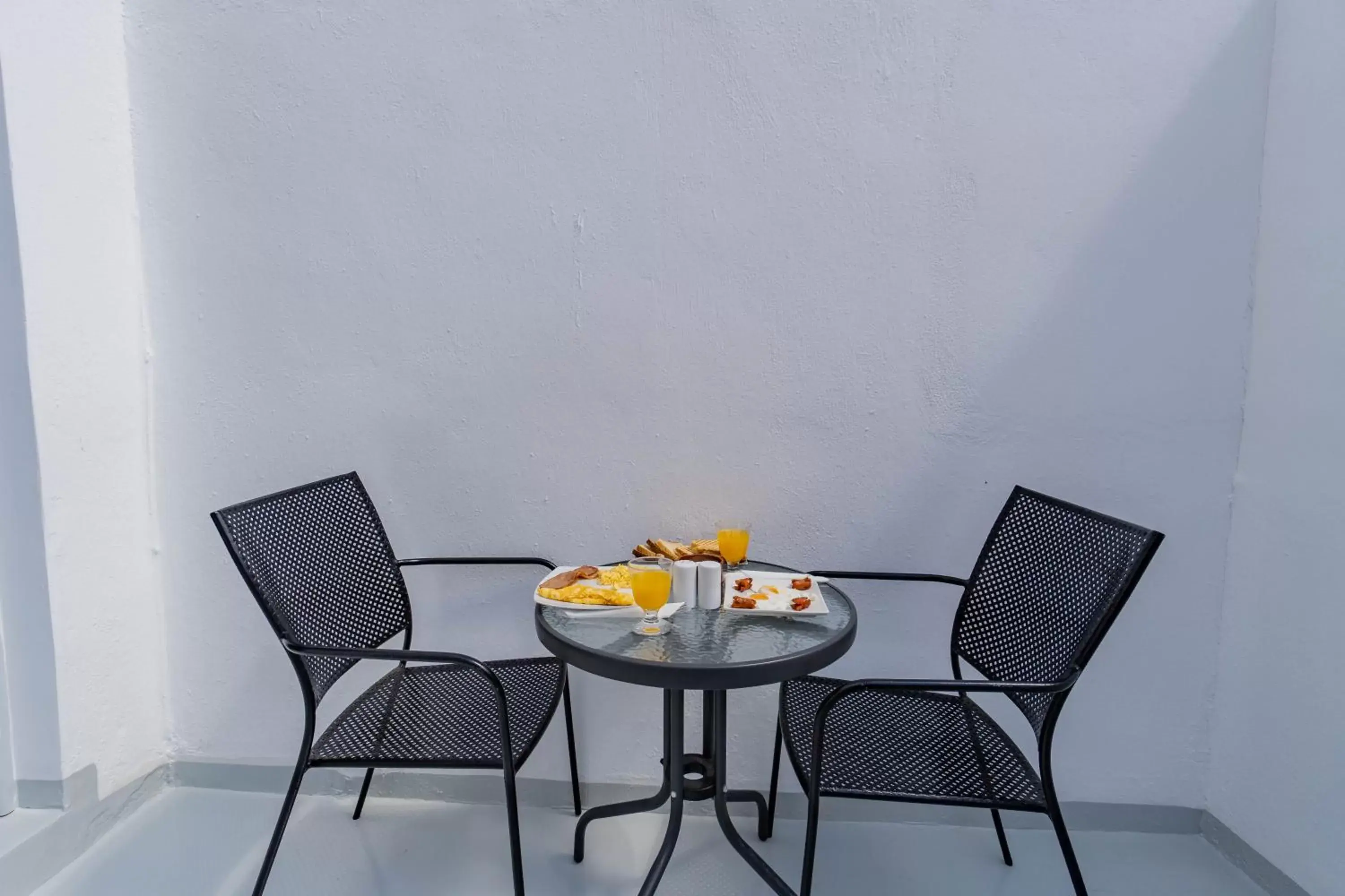 Balcony/Terrace, Dining Area in Central Fira Suites