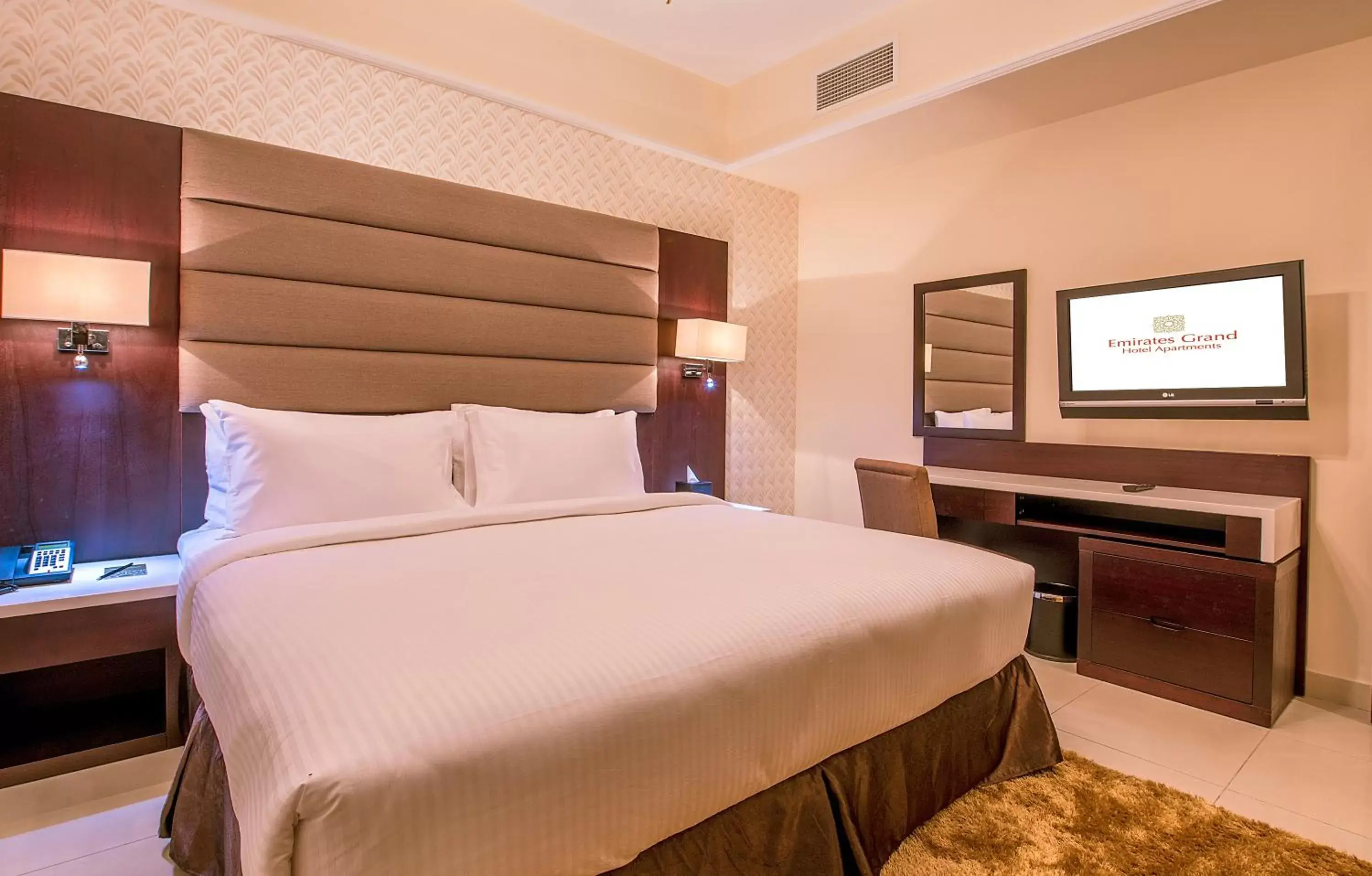 Bedroom, Bed in Emirates Grand Hotel