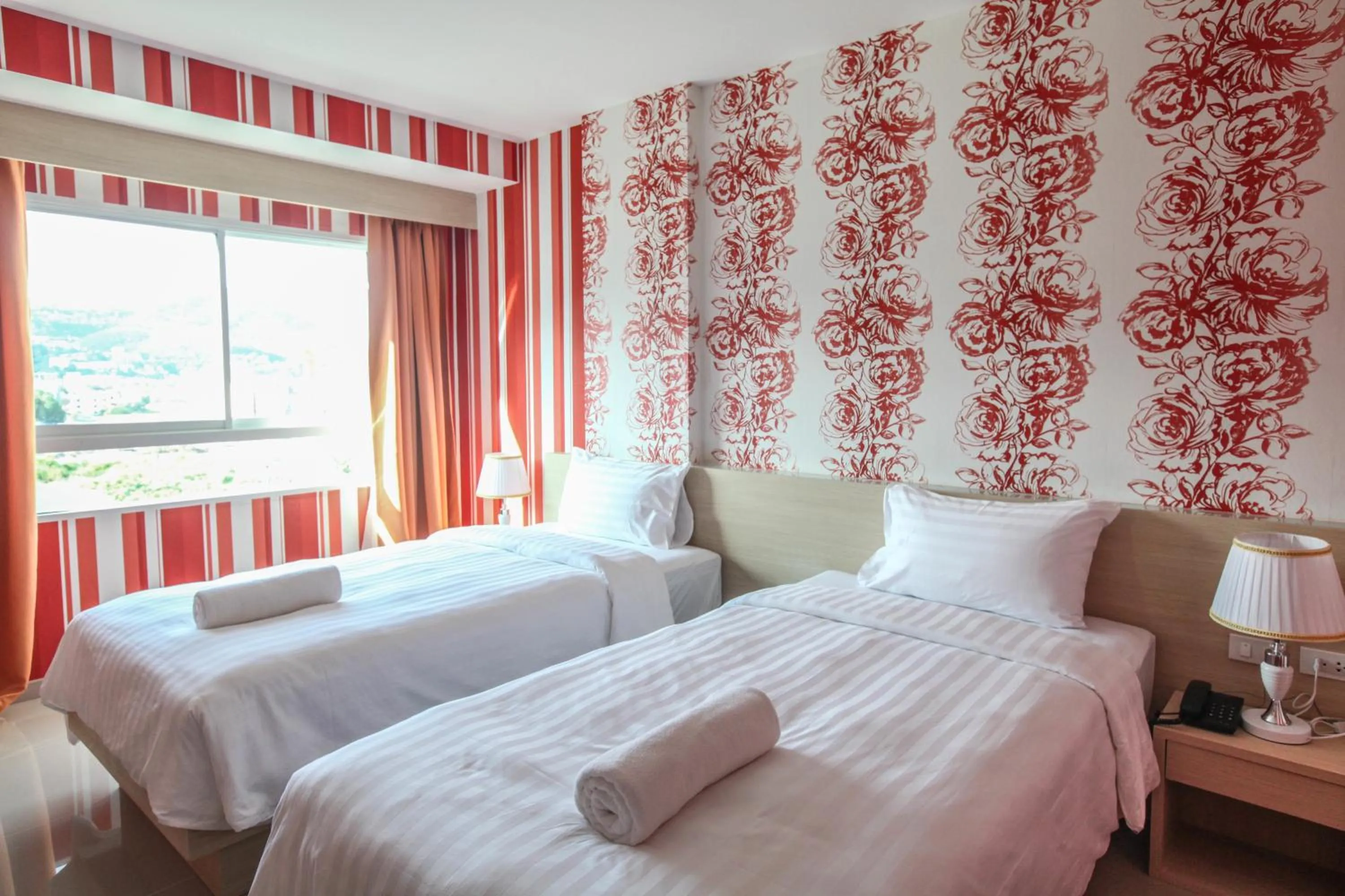 Photo of the whole room, Bed in Ocean and Ole Patong