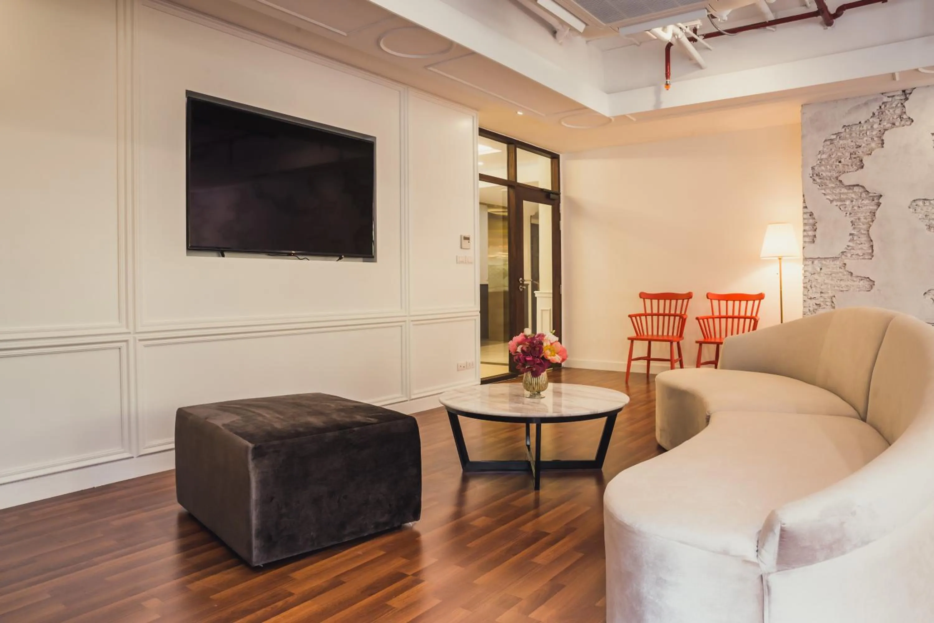 Communal lounge/ TV room in Daraya Boutique Hotel