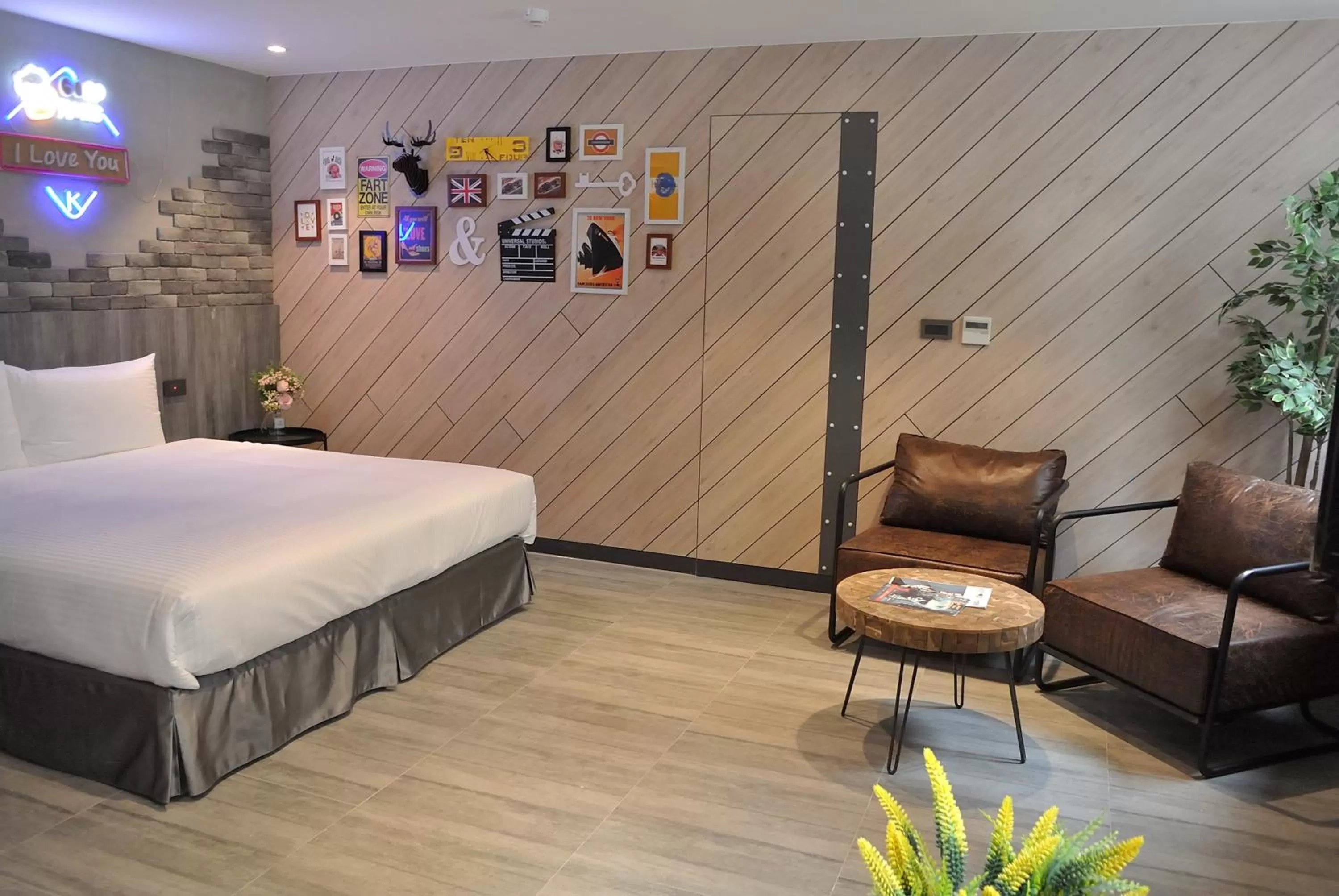 Seating area, Bed in K HOTEL