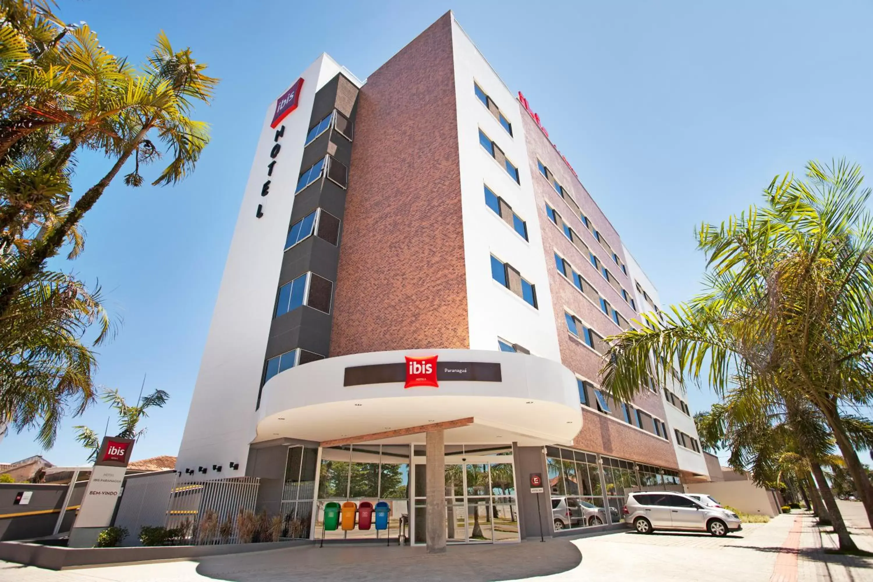 Facade/entrance, Property Building in ibis Paranagua