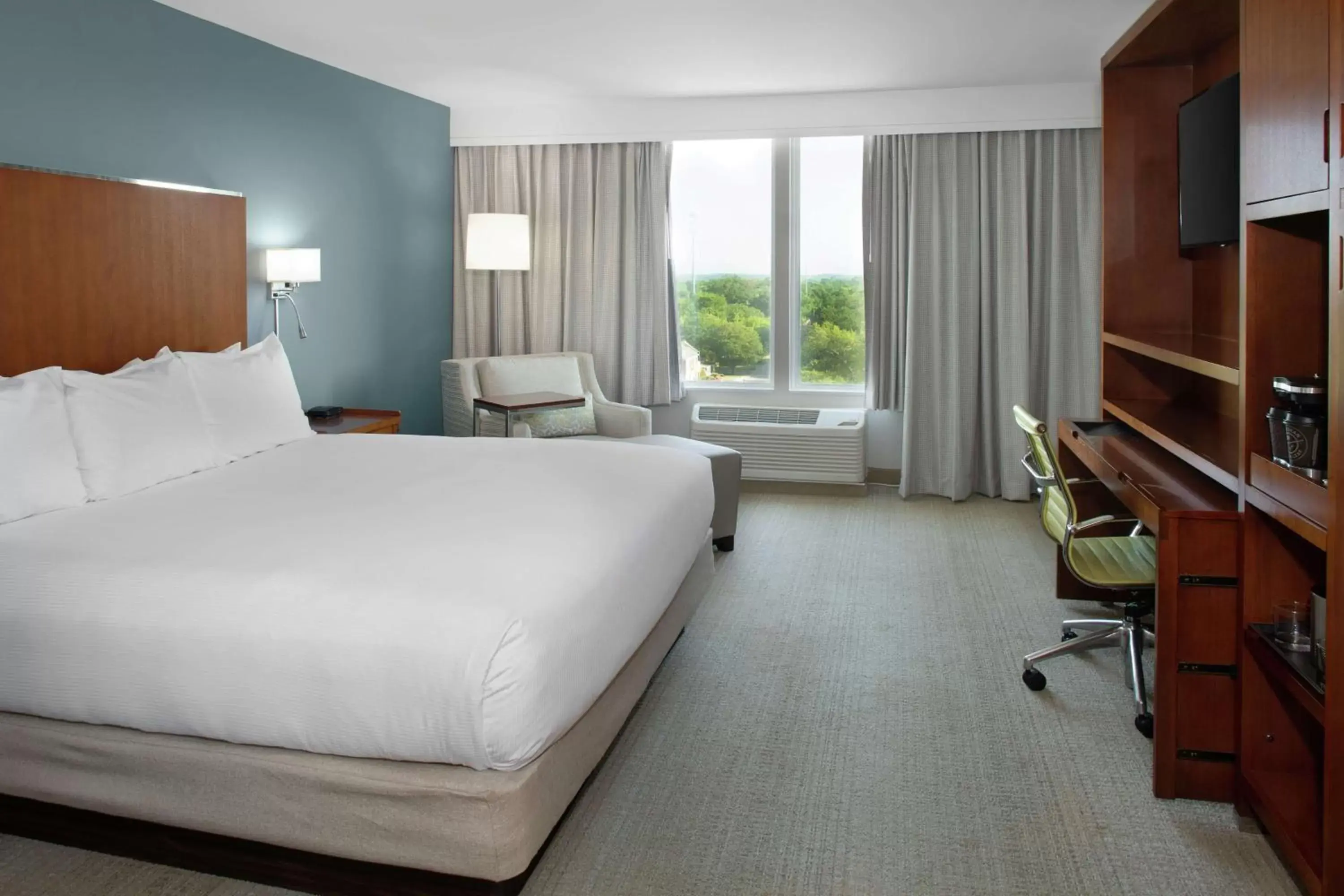 King Room in DoubleTree by Hilton Biloxi King Room in DoubleTree by Hilton Biloxi