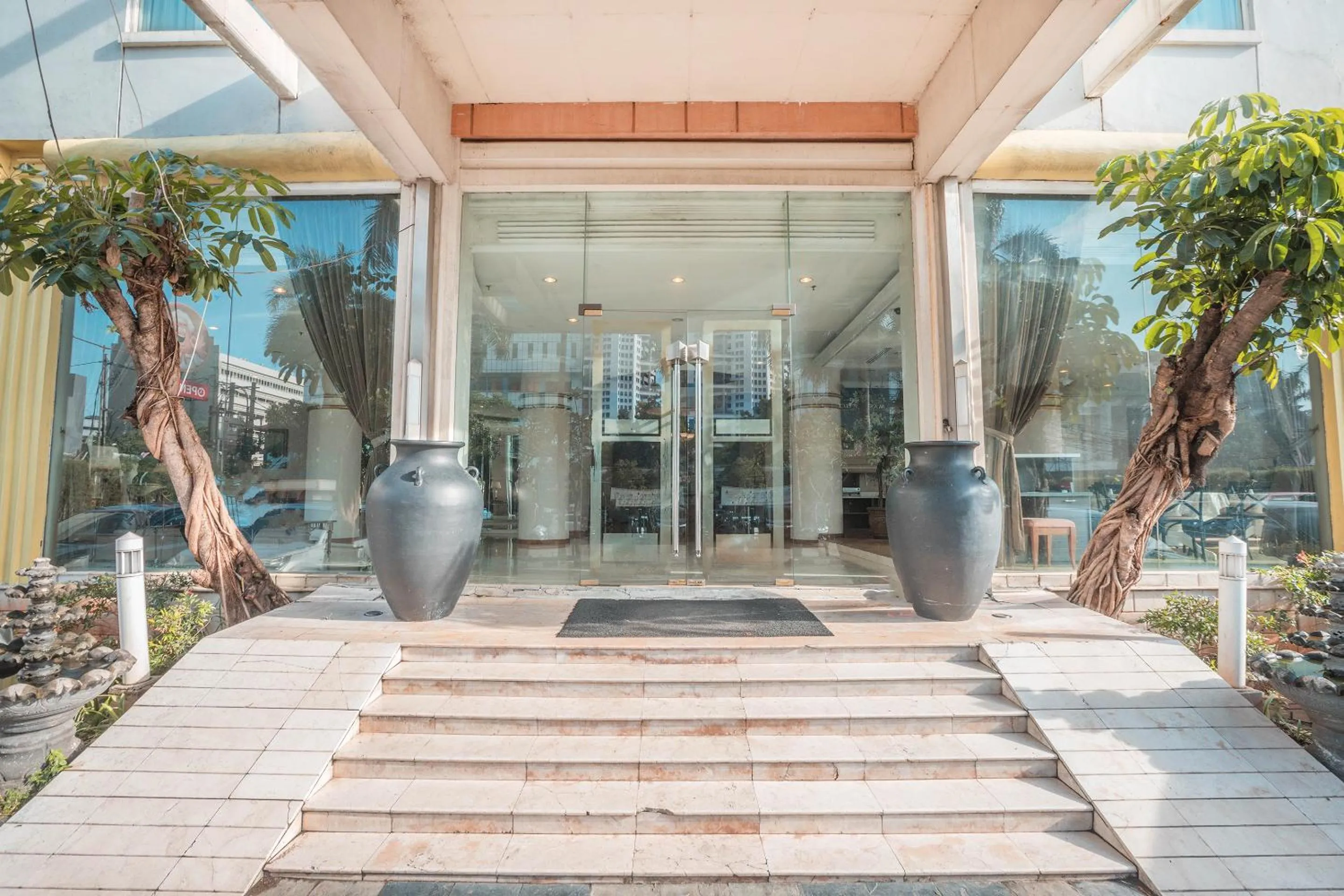 Facade/entrance in Hotel Bulevar Tanjung Duren Jakarta