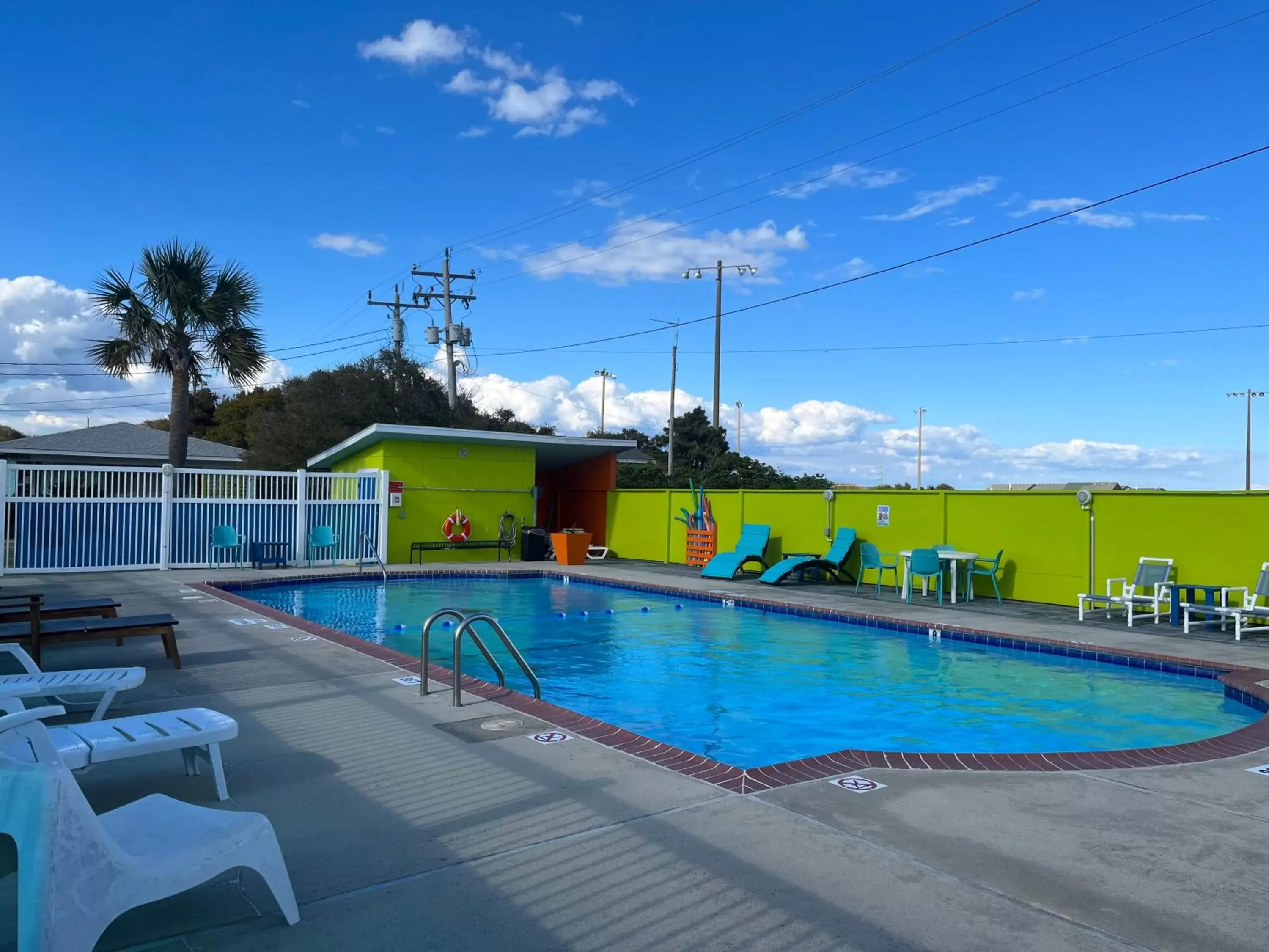 Swimming Pool in Swell Motel