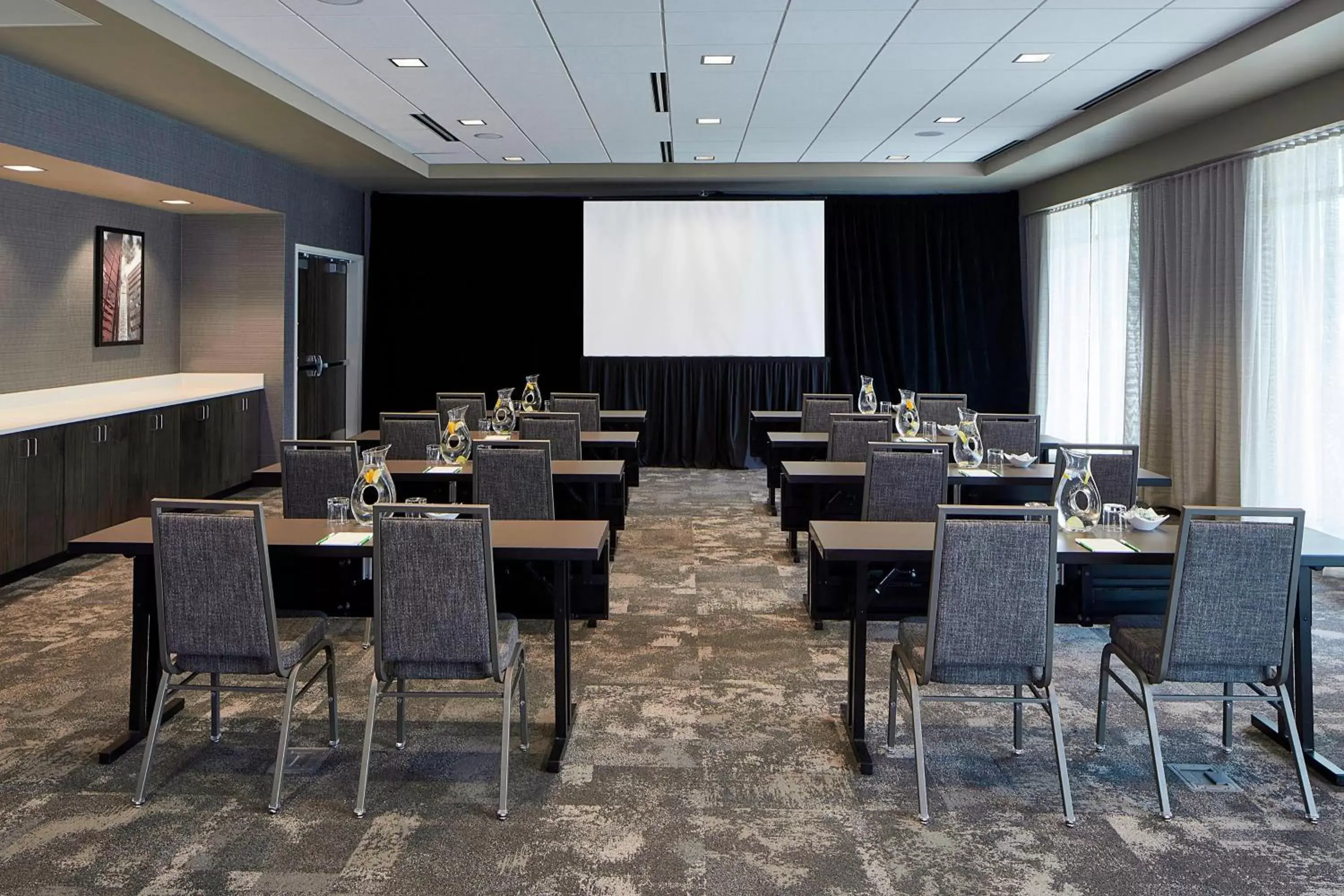 Meeting/conference room in Courtyard by Marriott Minneapolis West