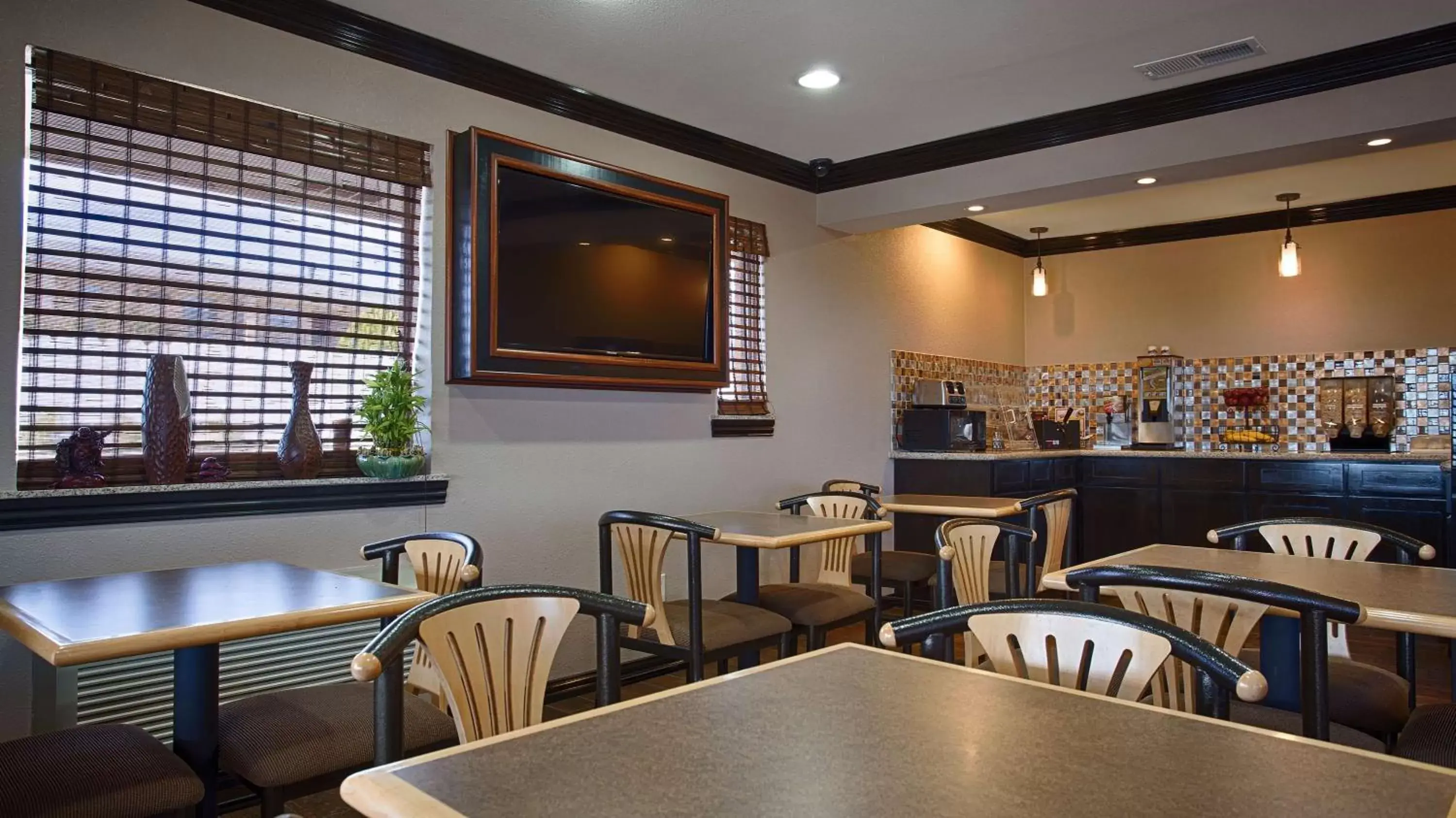 Restaurant/Places to Eat in Best Western Decatur Inn