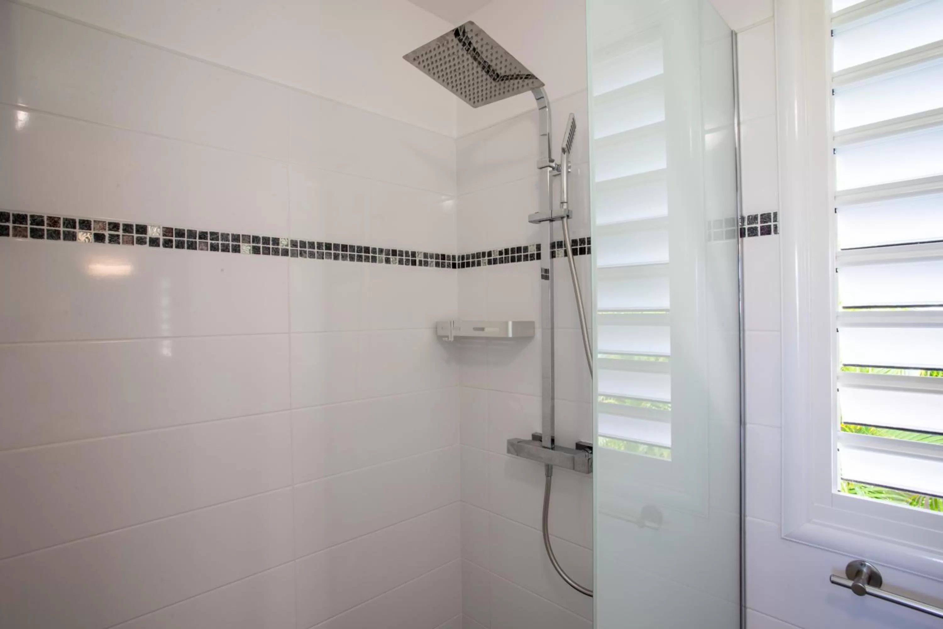 Shower in Hôtel Guadeloupe Palm Suites