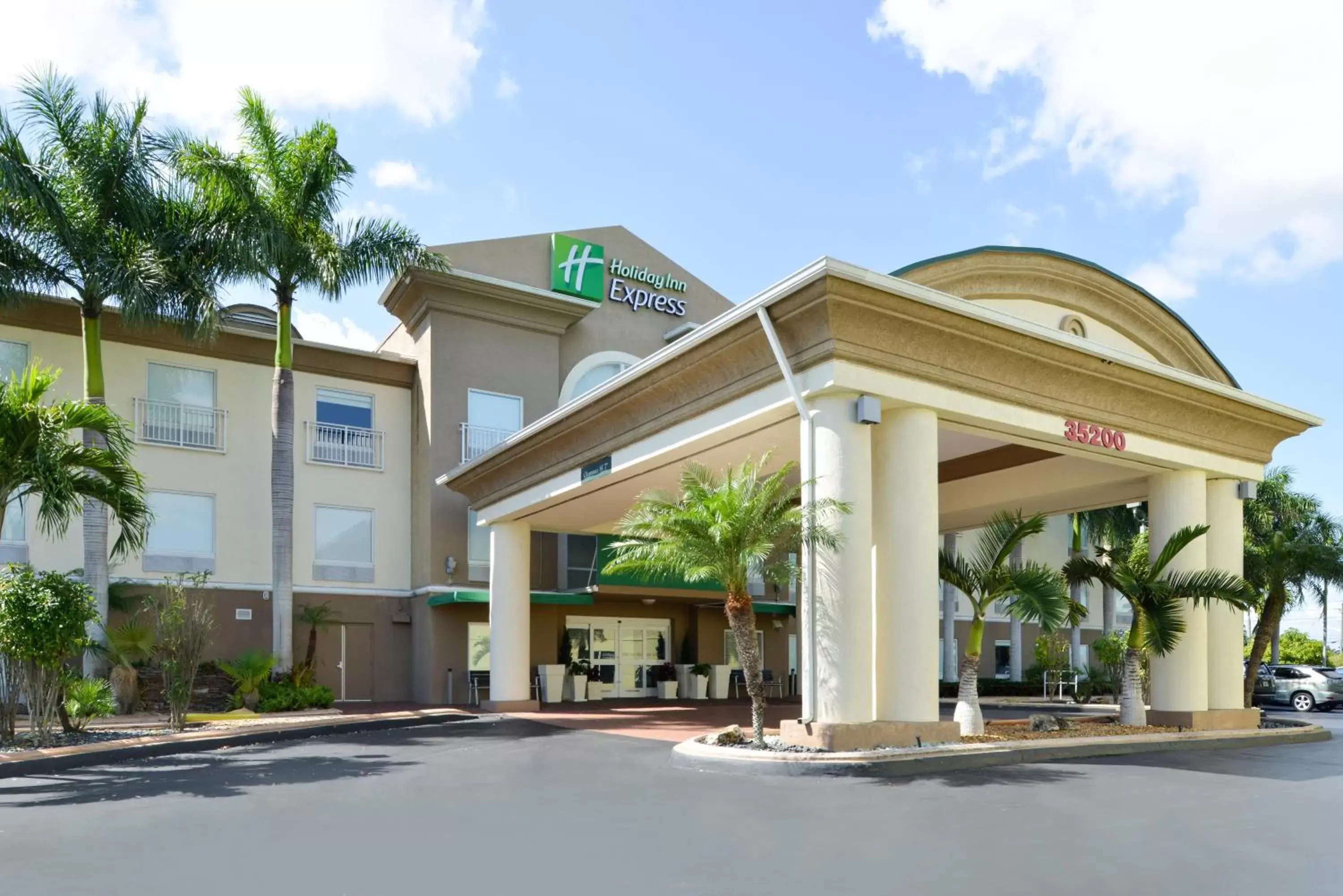 Property Building in Holiday Inn Express & Suites Florida City-Gateway To Keys, an IHG Hotel