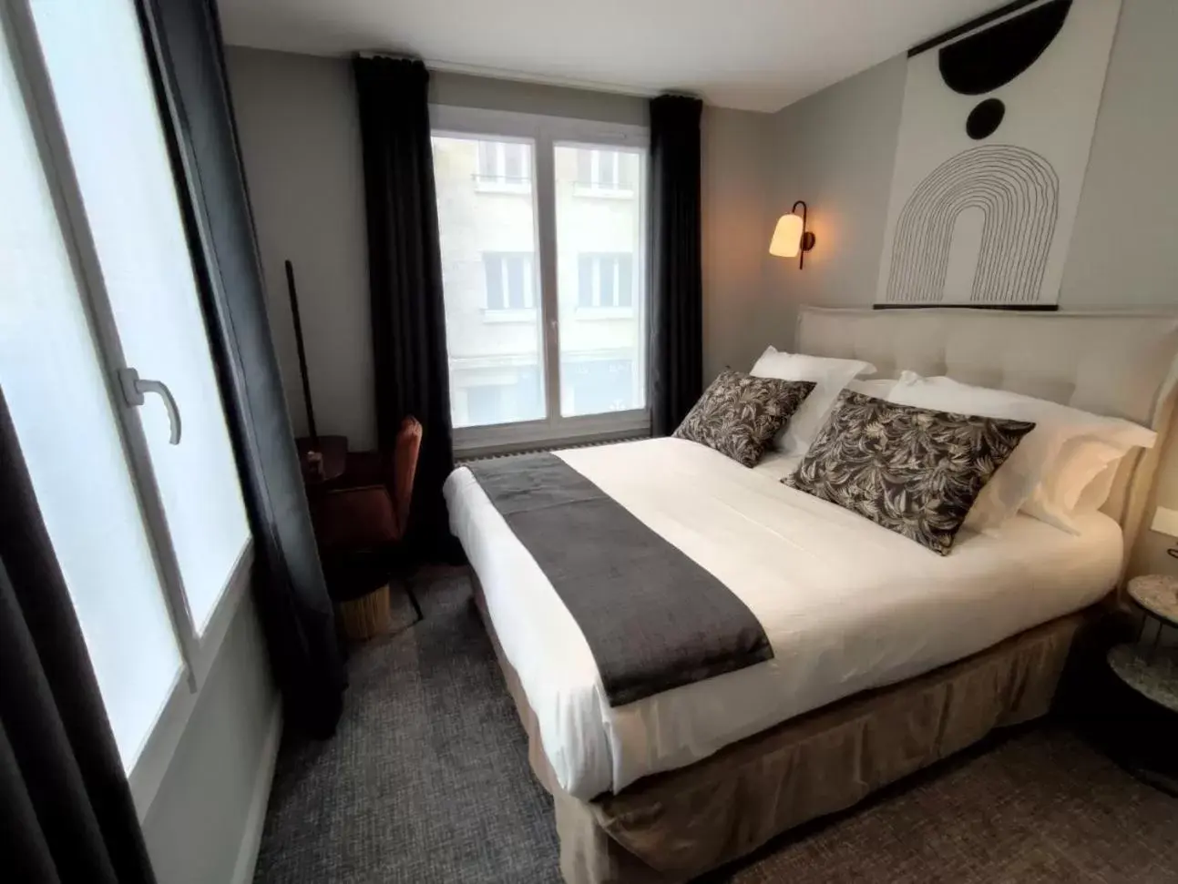 Bedroom, Bed in Hôtel Paulette Rouen centre NOUVEAU