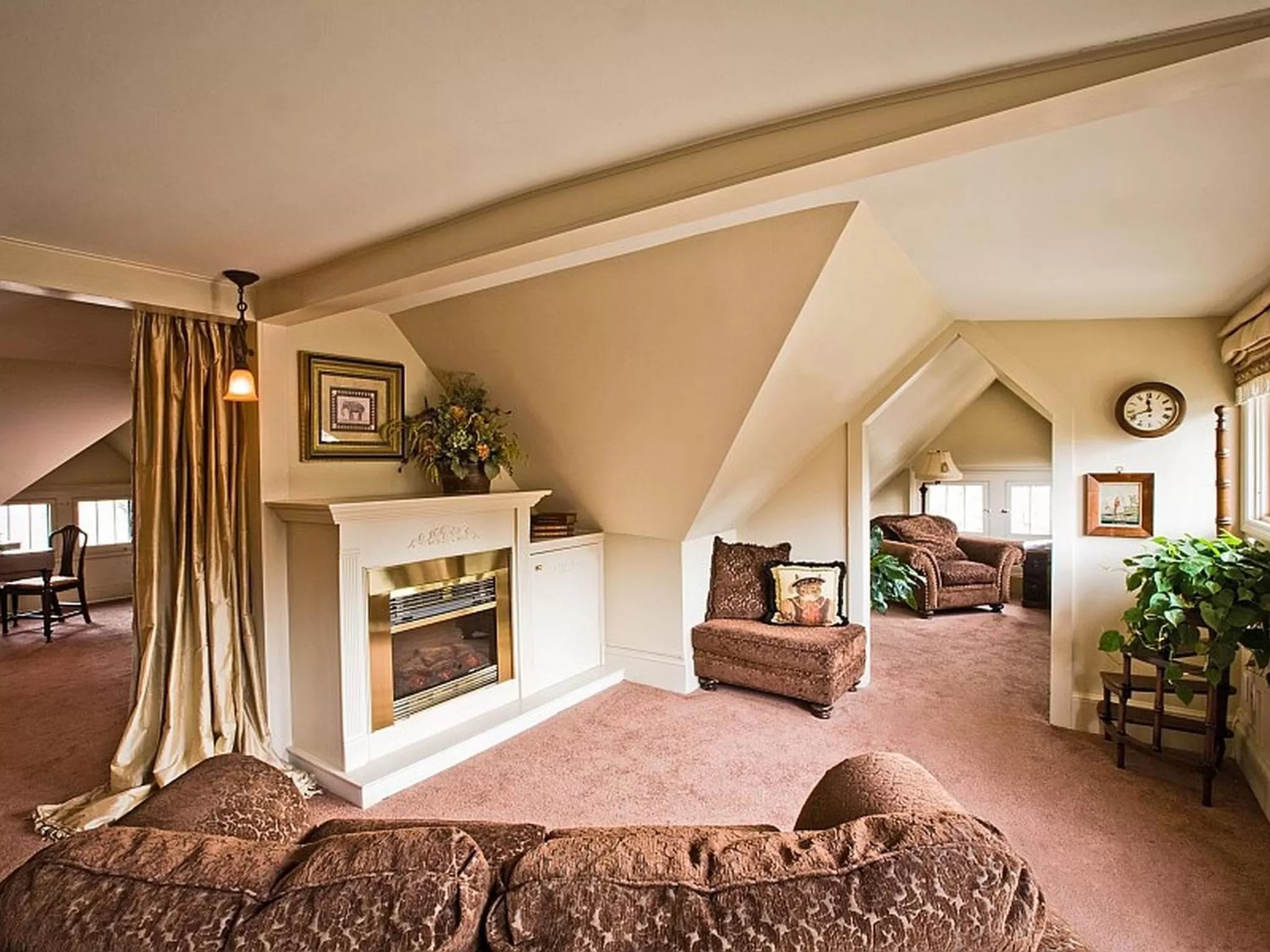 Living room in 1900 Inn on Montford