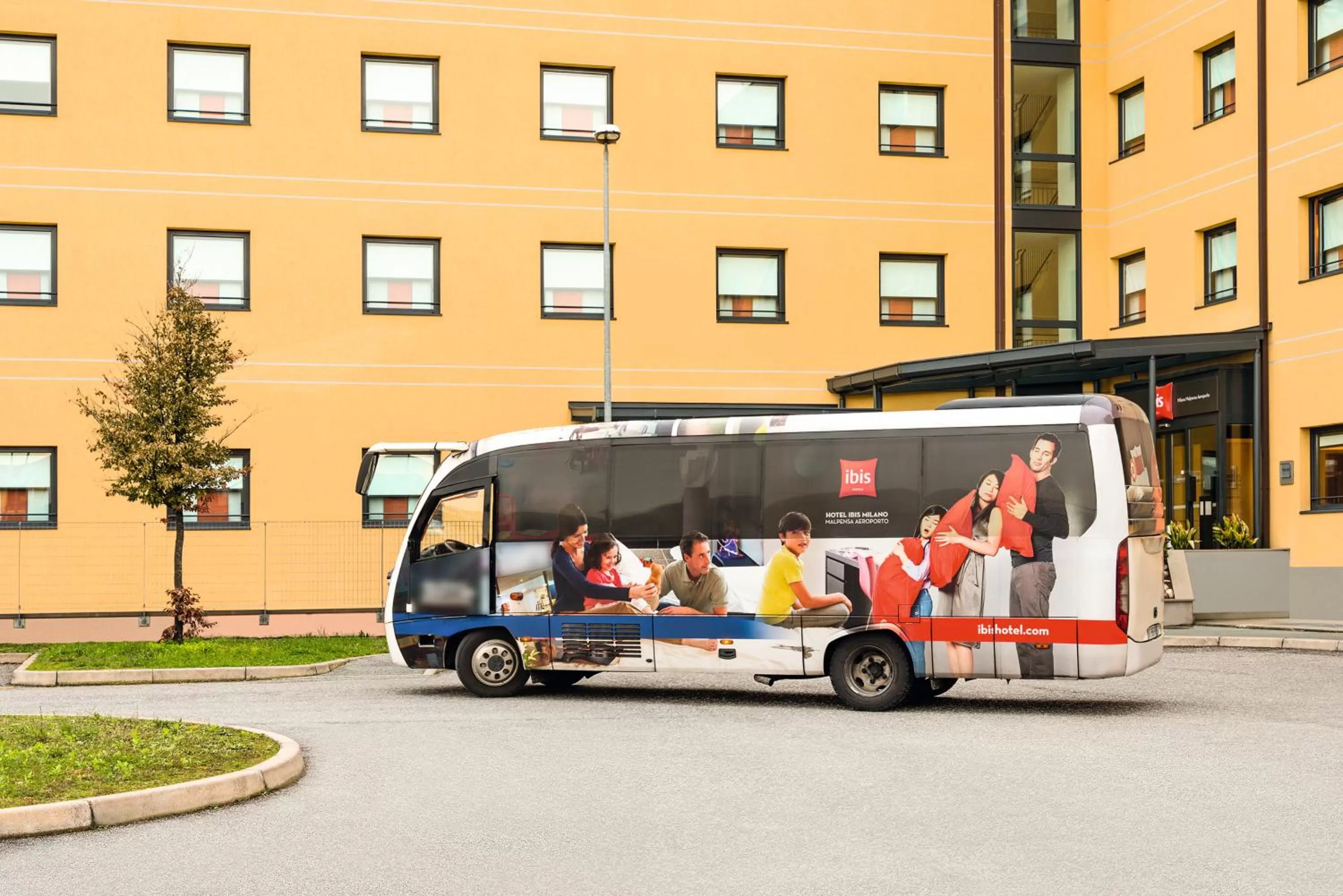 Facade/entrance in Hotel Ibis Milano Malpensa