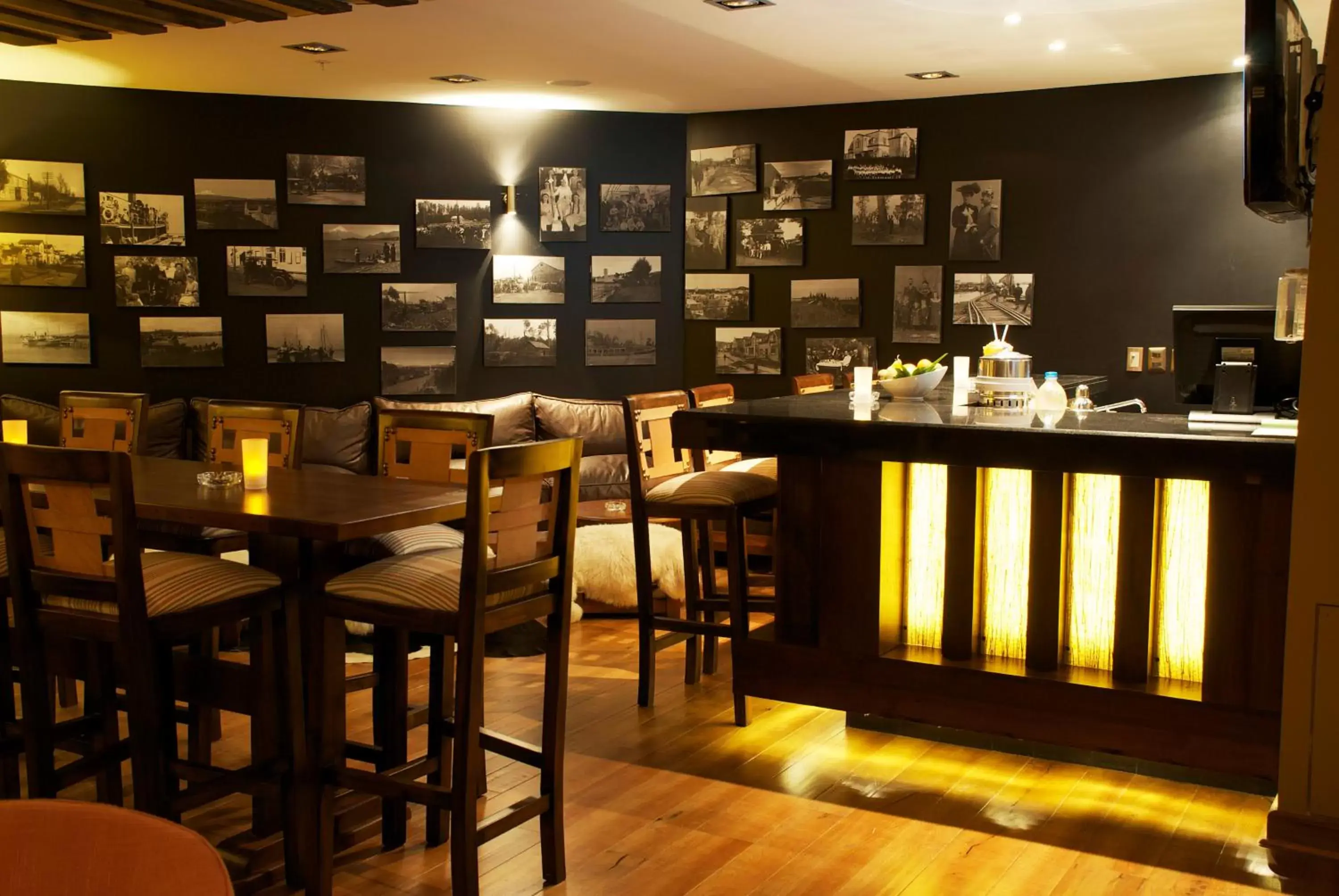 Lounge or bar, Restaurant/Places to Eat in Hotel Cumbres Puerto Varas