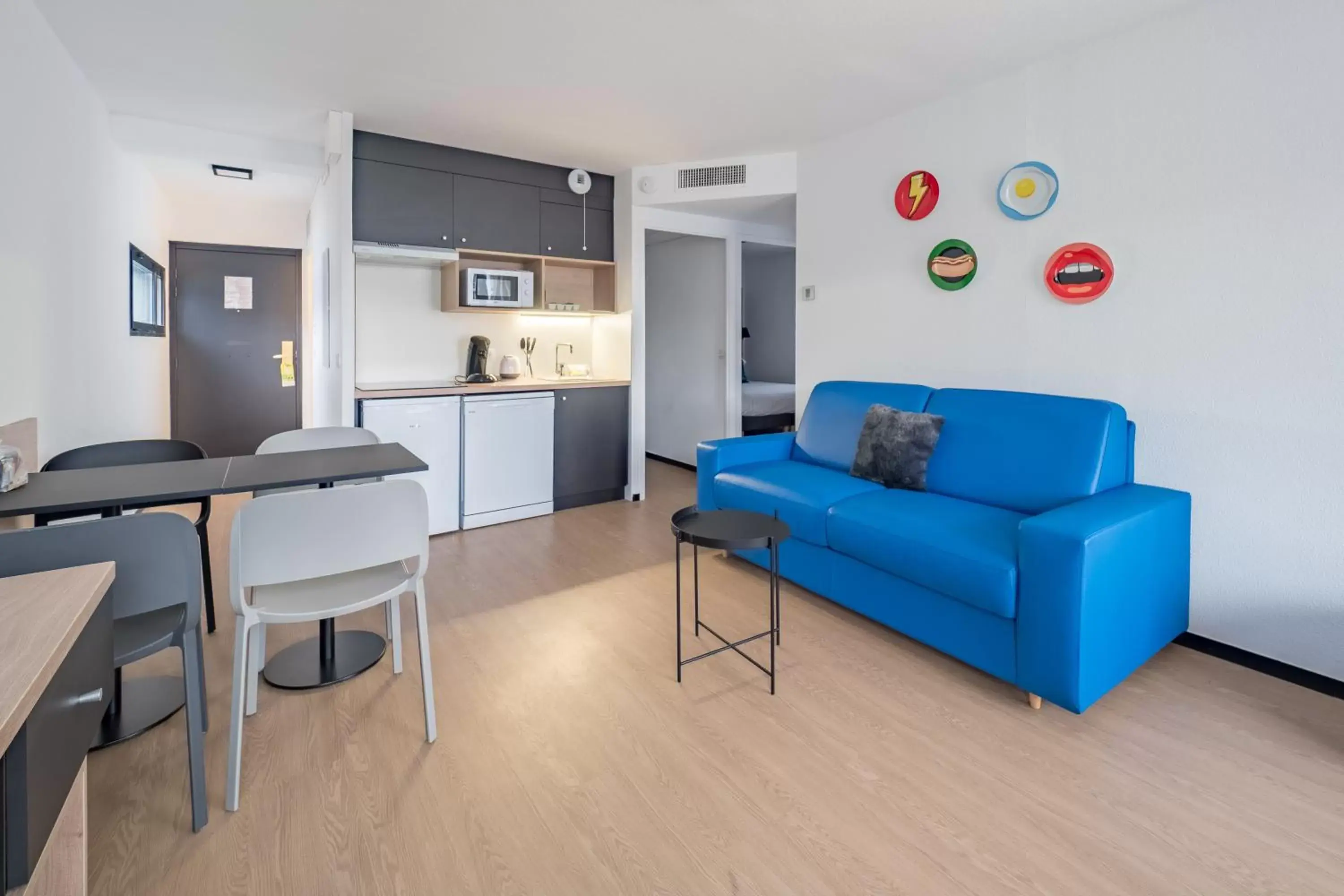 Kitchen or kitchenette, Seating Area in Le Hüb - Grenoble