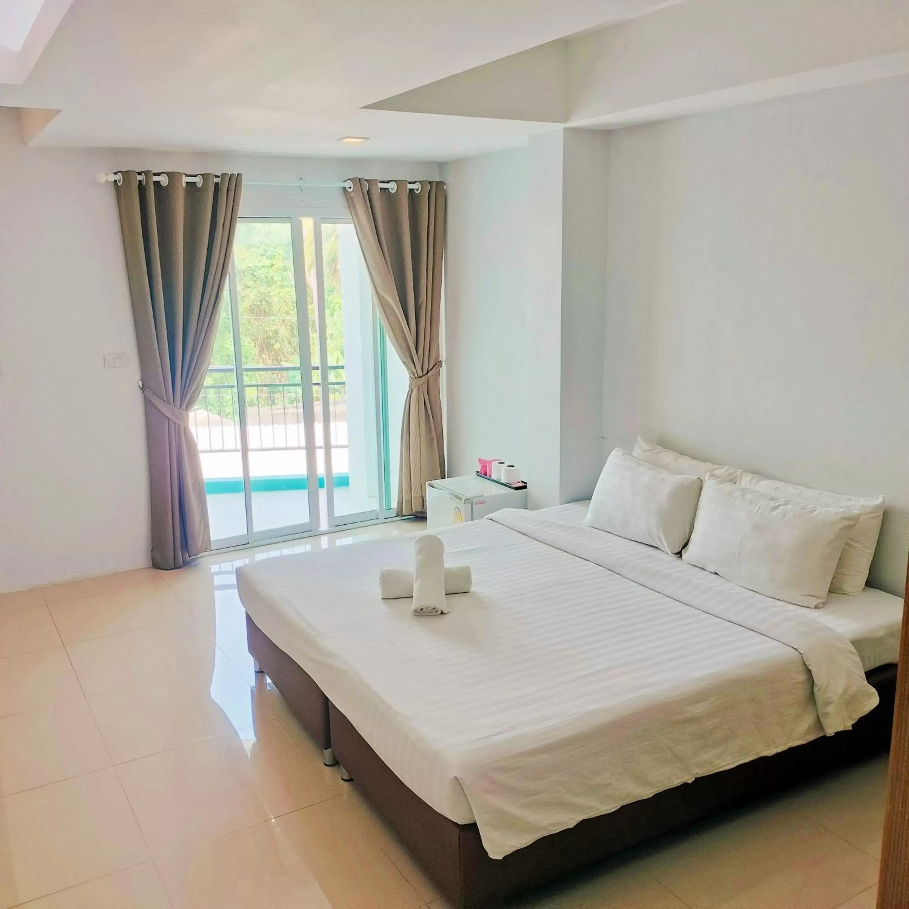 Shower, Bed in Morakot Twin Chumphon