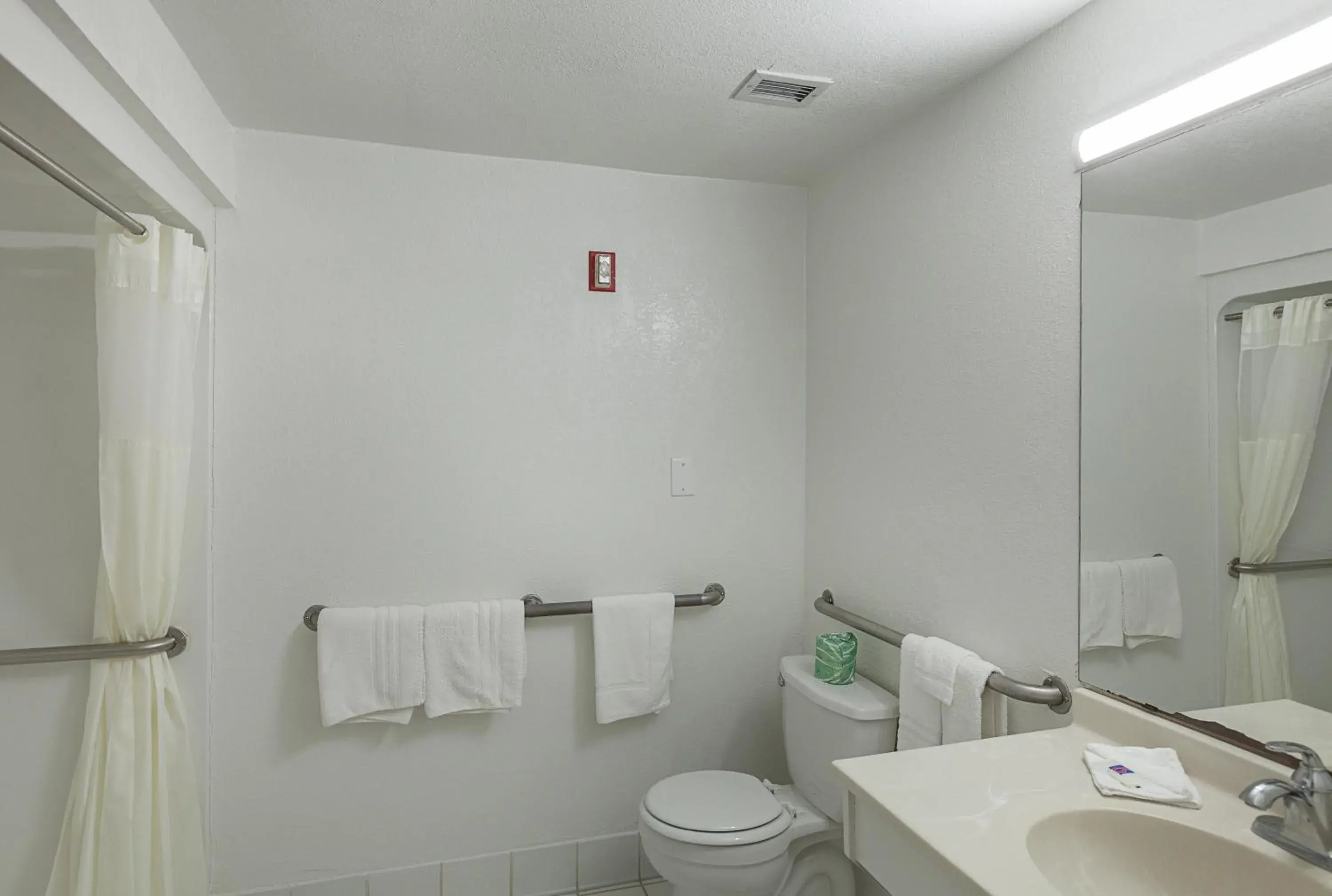 Bathroom in Motel 6-Bedford, TX - Fort Worth