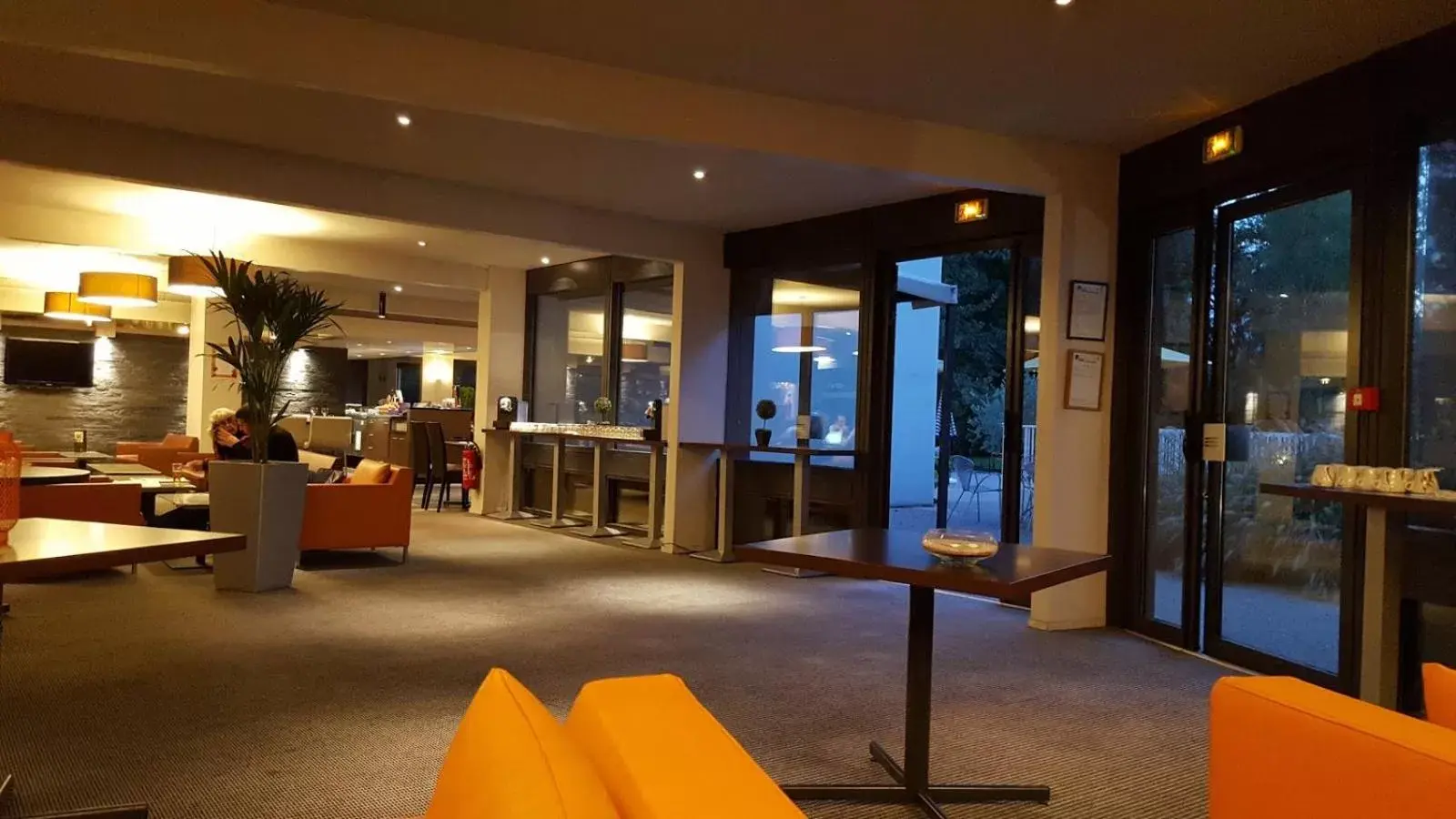 Lounge or bar, Lobby/Reception in Best Western Alexander Park Chambéry