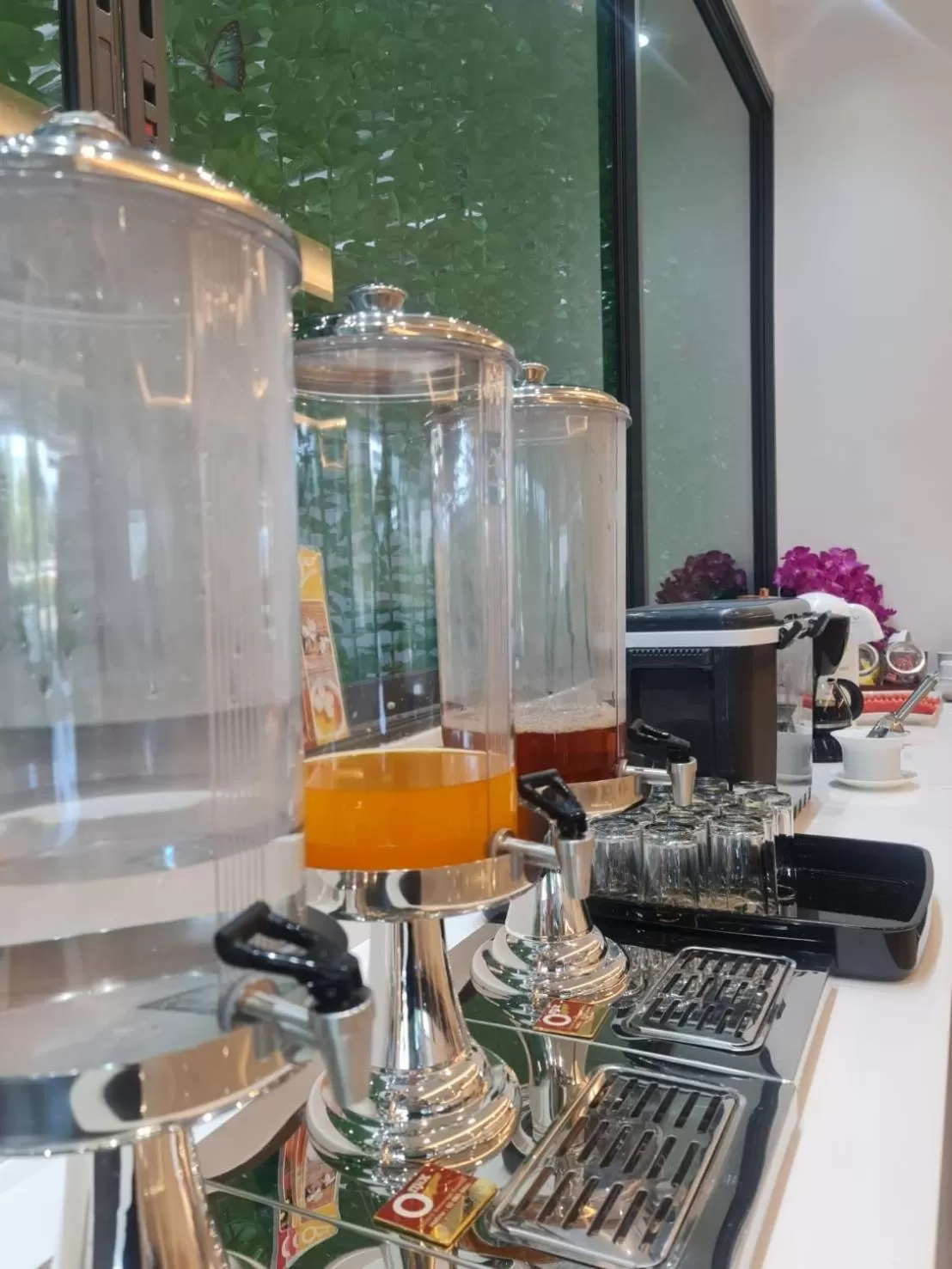 Restaurant/places to eat in NORN Rimklong Bangkok Hotel