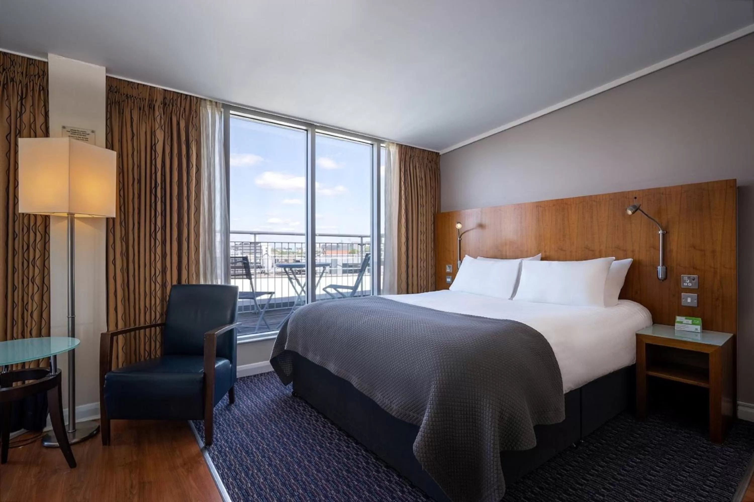 Photo of the whole room, Bed in Holiday Inn London Camden Lock by IHG