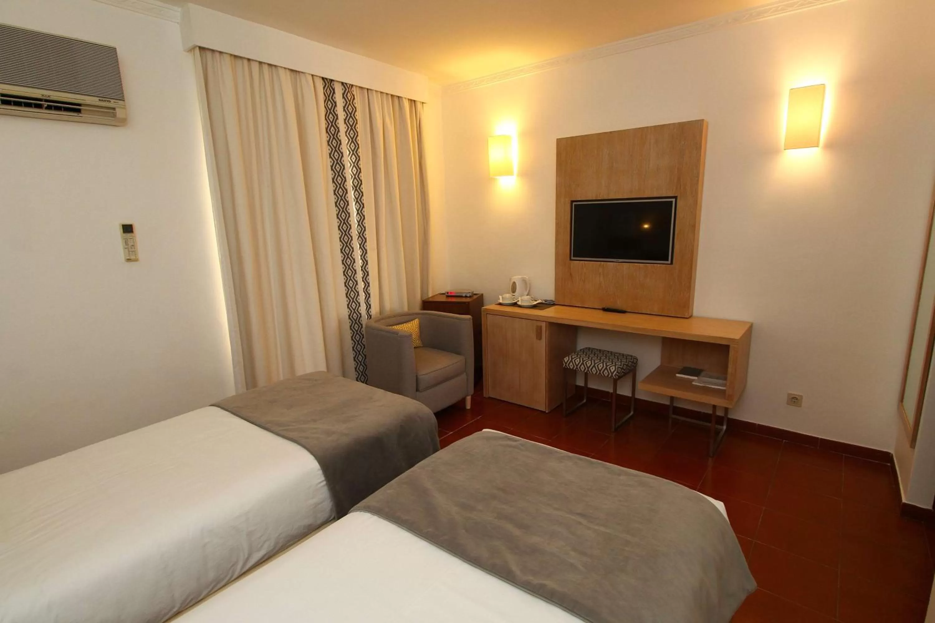 Photo of the whole room, Bed in Best Western Hotel Dom Bernardo