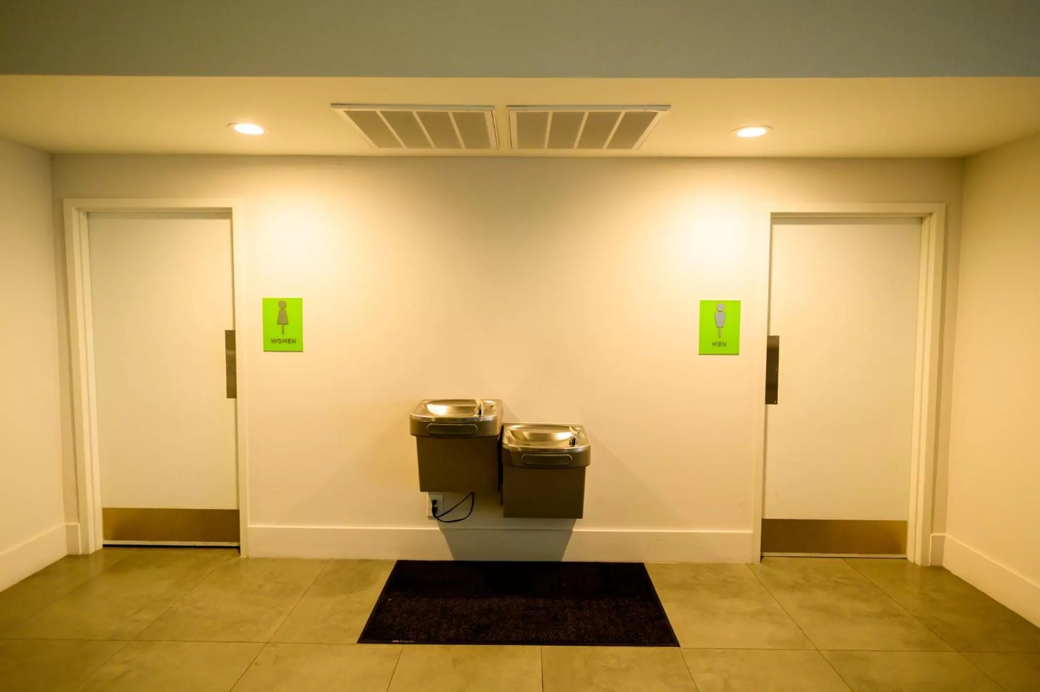 Public Bath in Hotel Room Near Disney 4 People