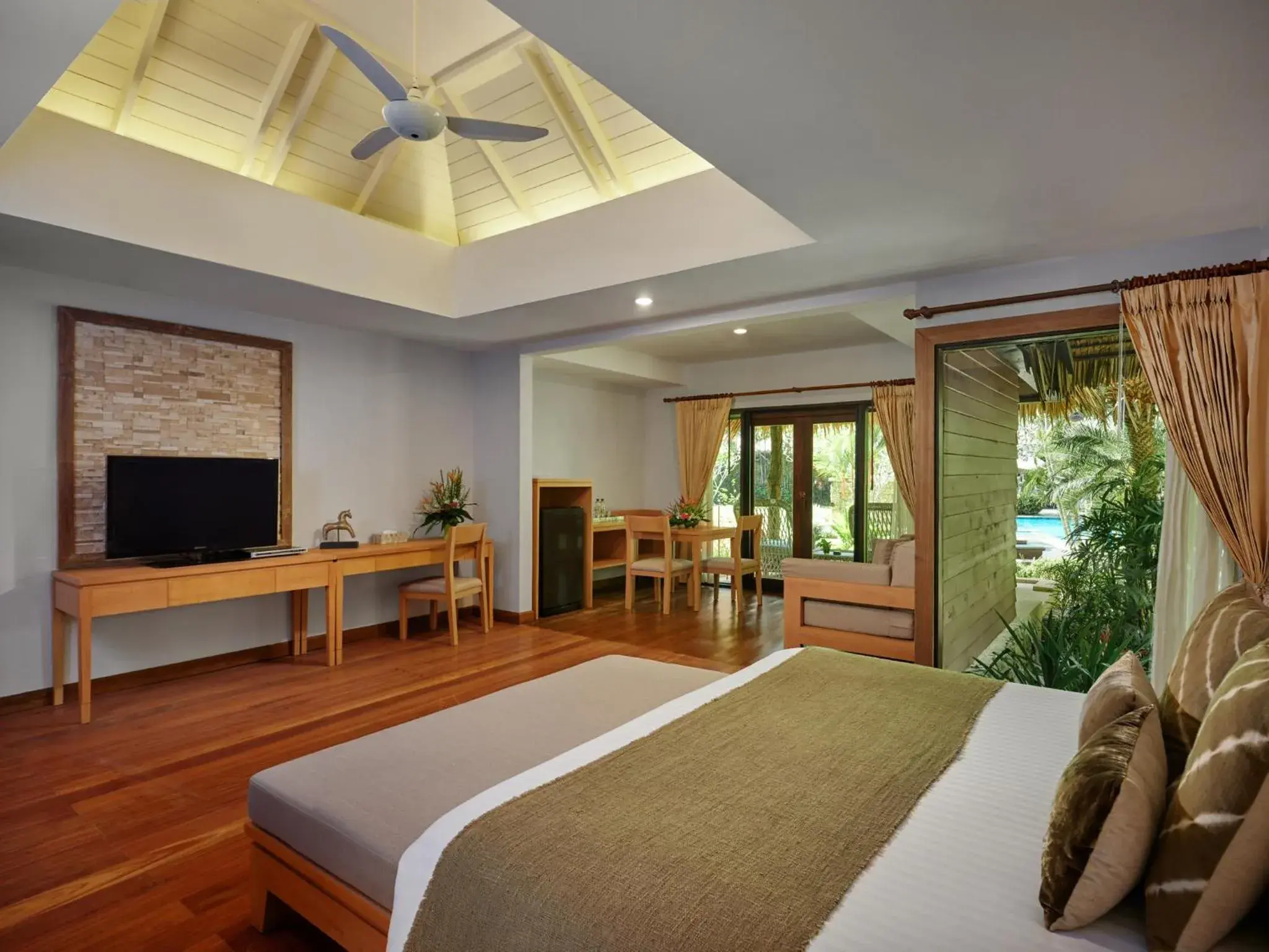Bed in Khaolak Paradise Resort Bed in Khaolak Paradise Resort