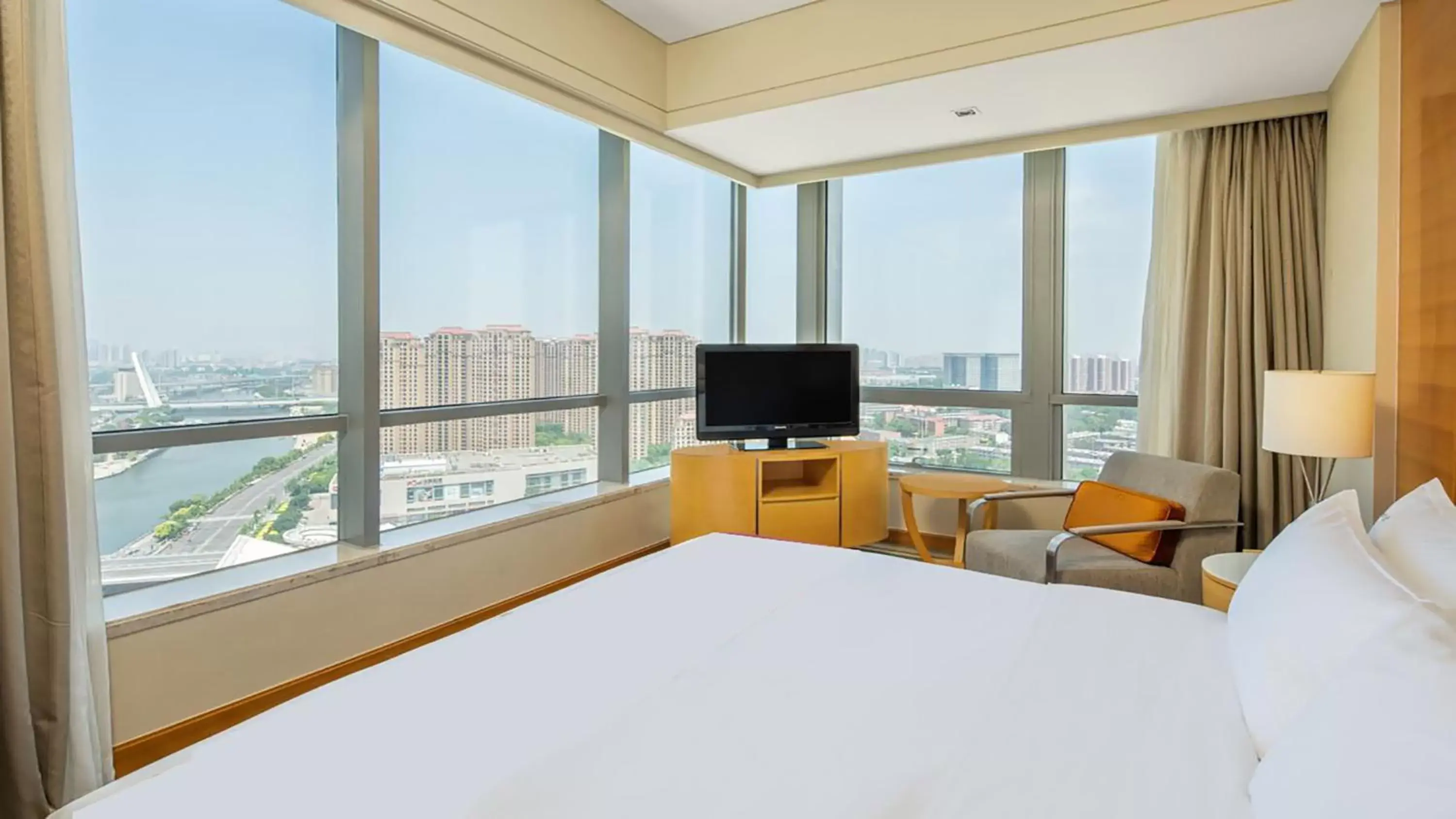 Bedroom in Holiday Inn Tianjin Riverside, an IHG Hotel