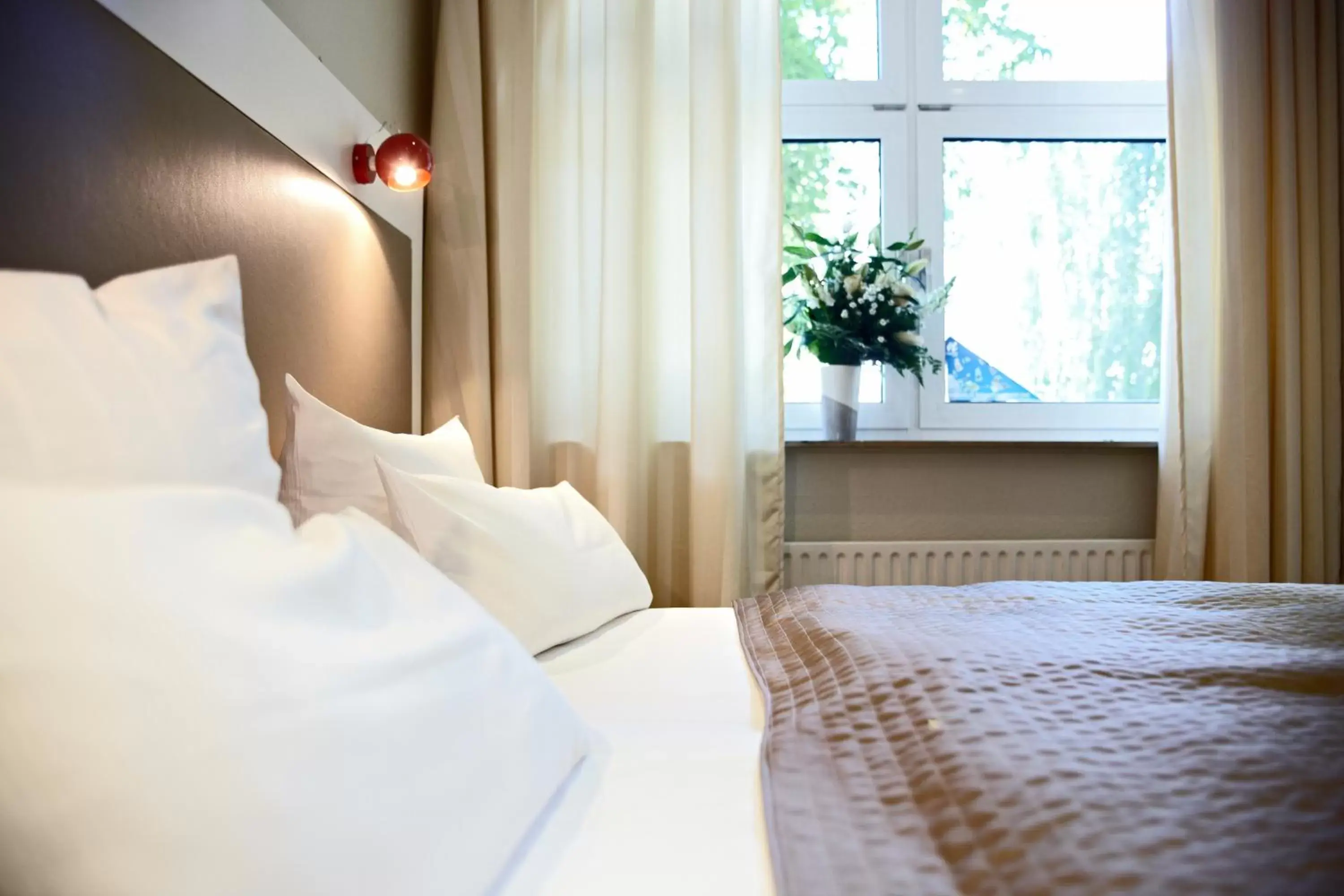 Bed in Hotel Domicil Hamburg by Golden Tulip