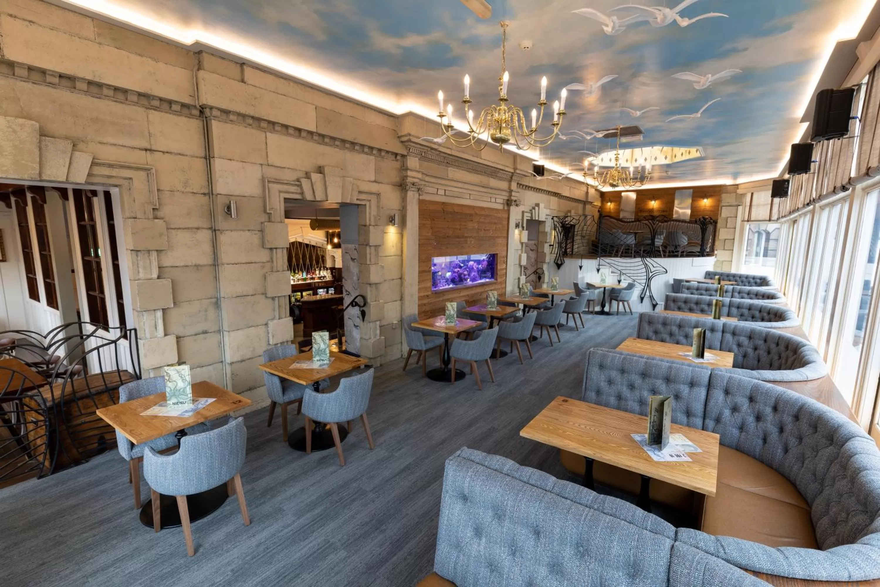 Lounge or bar, Restaurant/Places to Eat in The Resolution Hotel