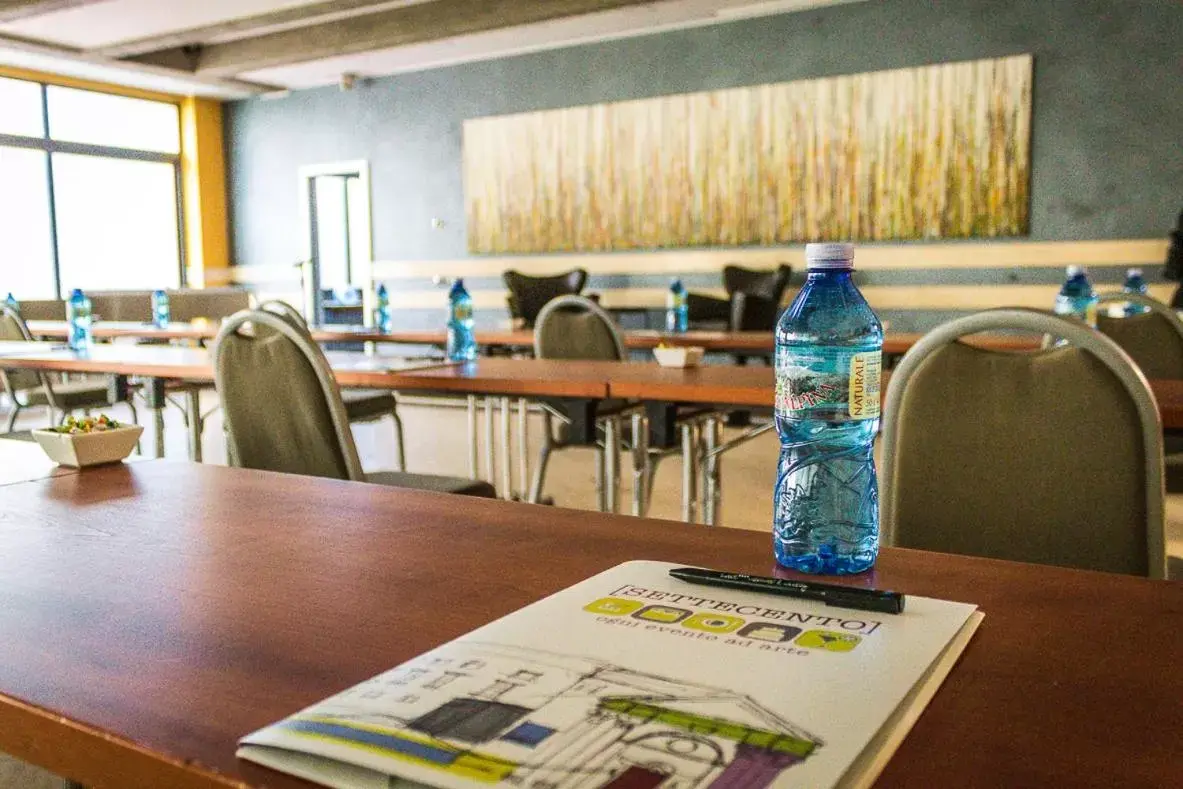 Meeting/conference room, Restaurant/Places to Eat in Settecento Hotel