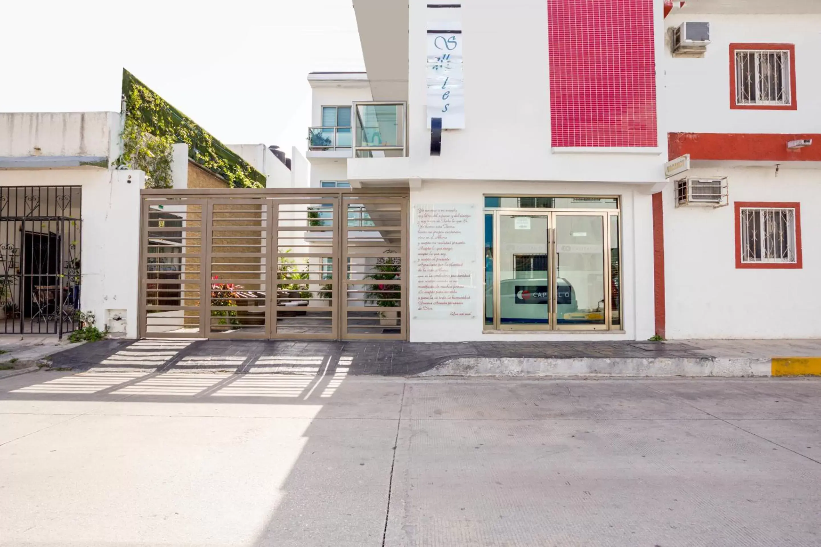 Facade/entrance, Property Building in Quinta Santa Anita