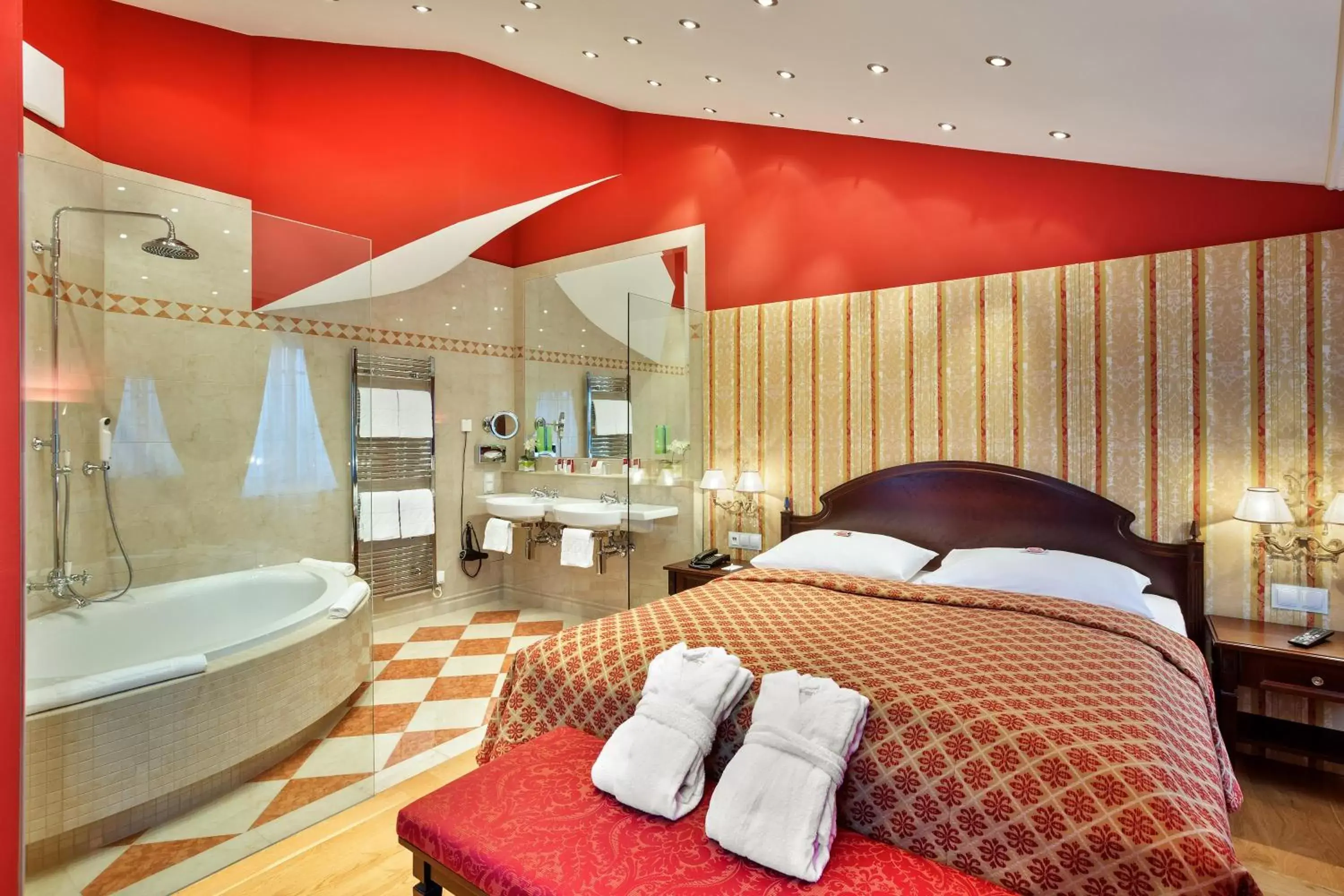 Shower, Bed in Austria Trend Hotel Ananas Wien