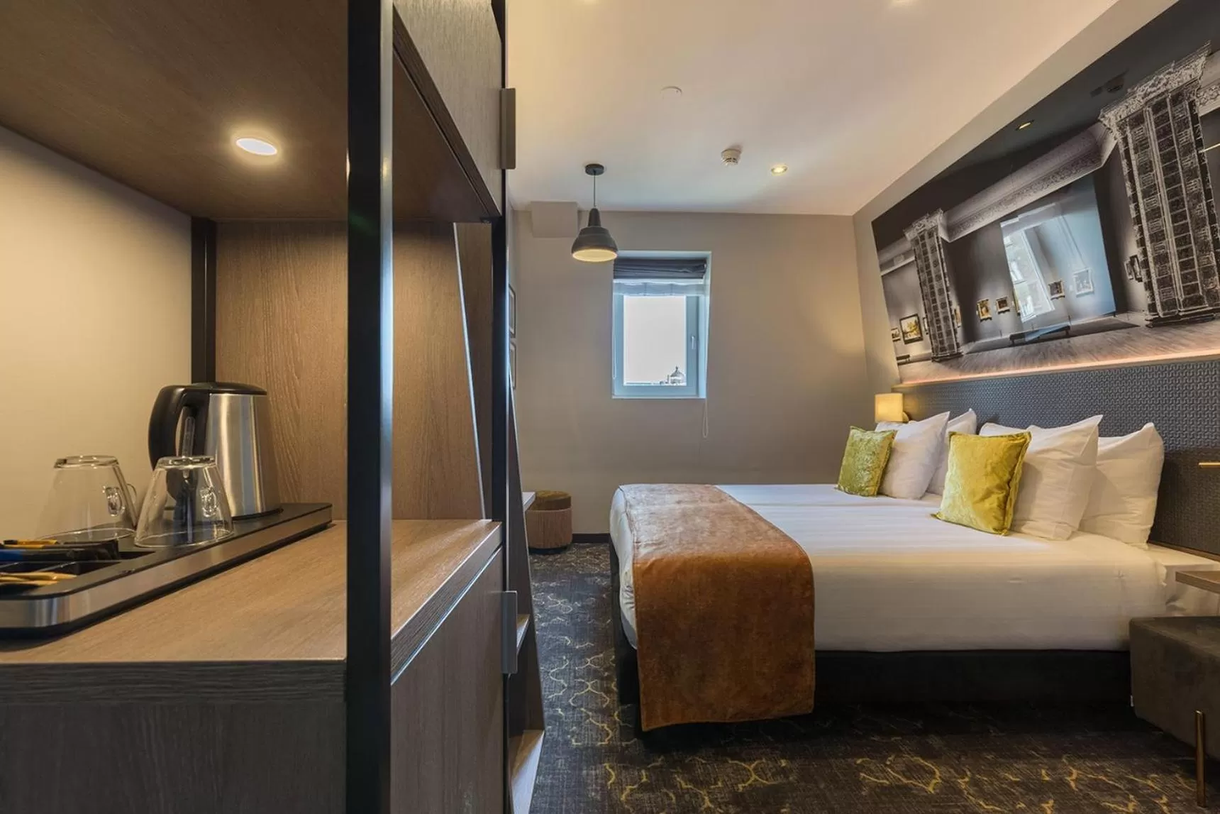 Photo of the whole room, Bed in Leonardo Boutique Museumhotel