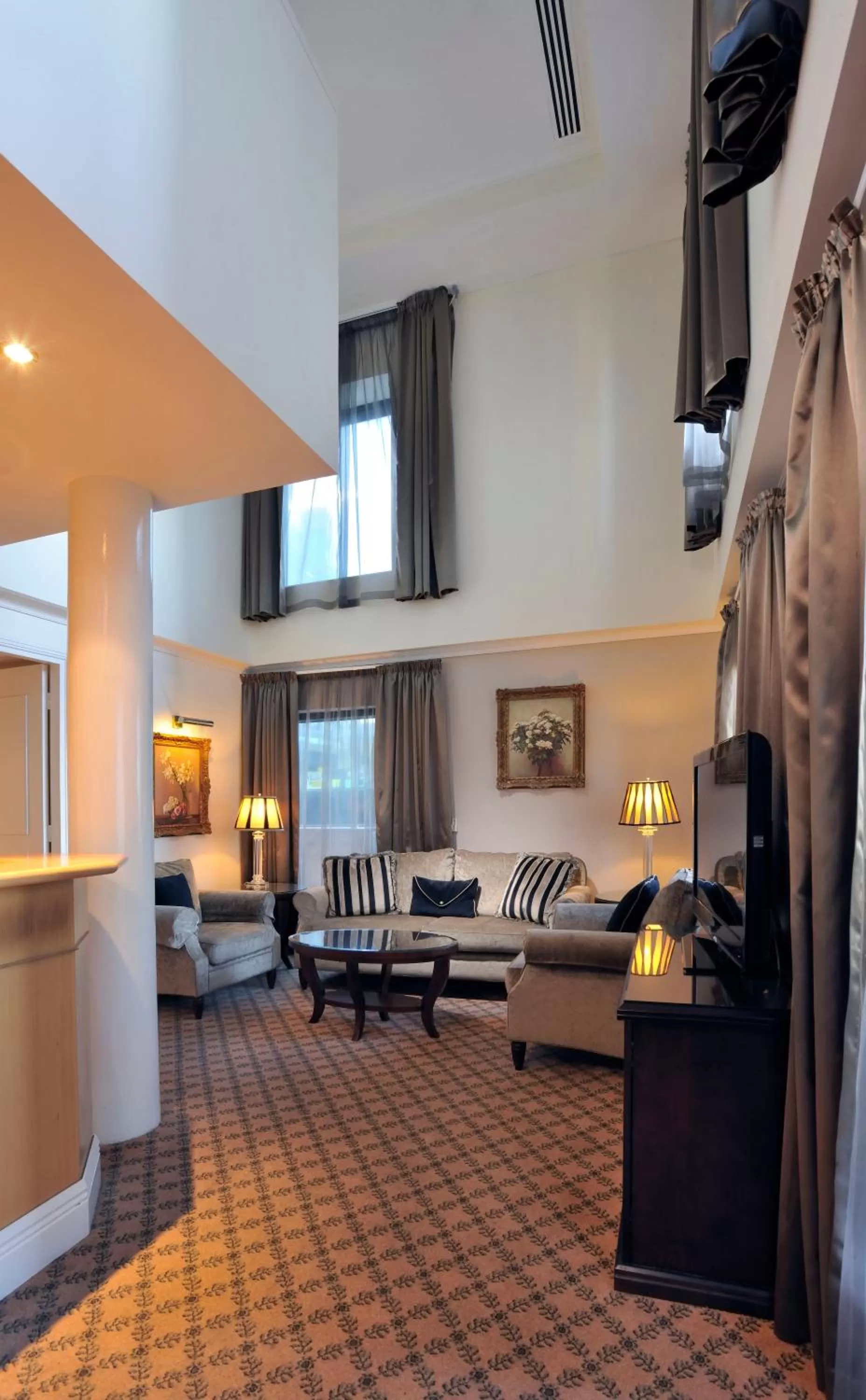 Living room in Stamford Plaza Melbourne