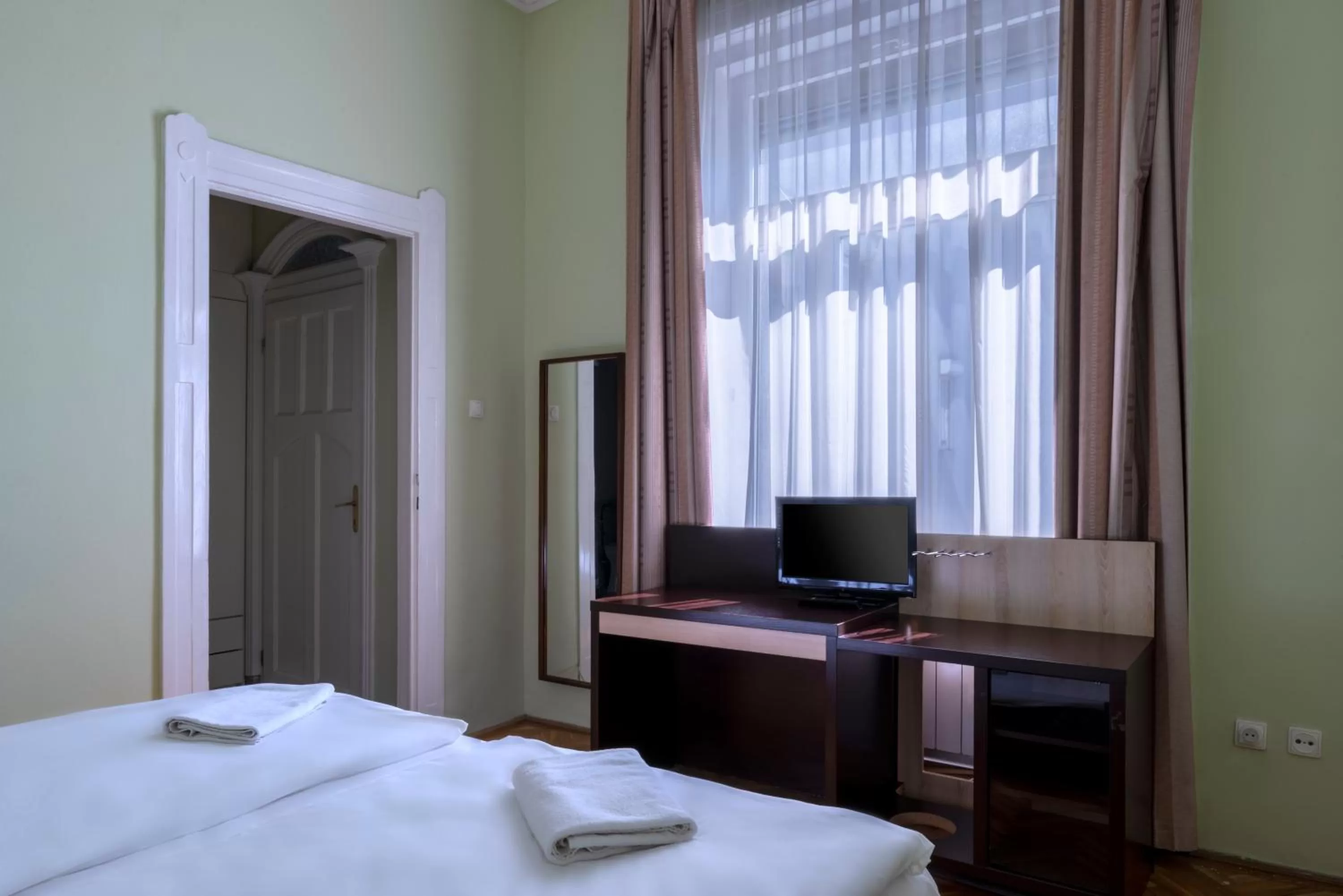 Bedroom, Bed in Baross City Hotel - Budapest