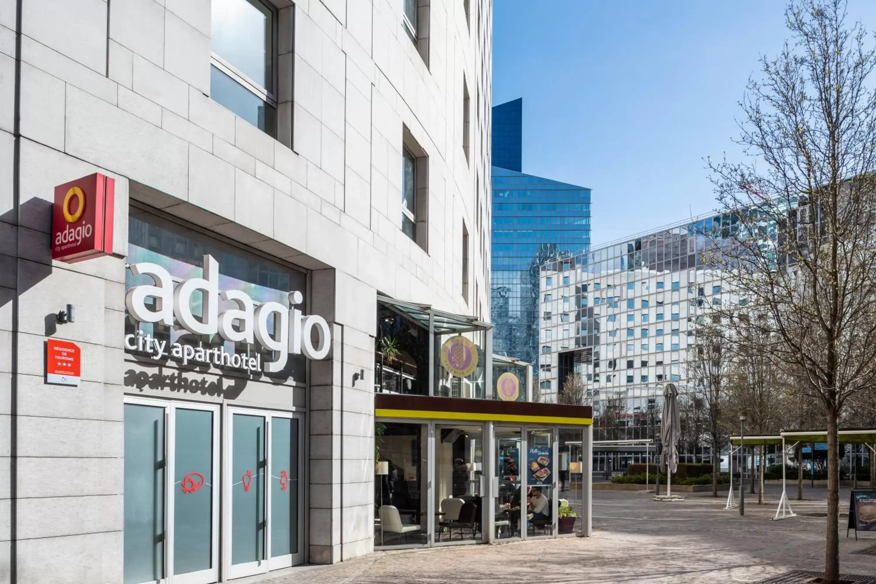 Facade/entrance, Property Building in Aparthotel Adagio La Défense Esplanade