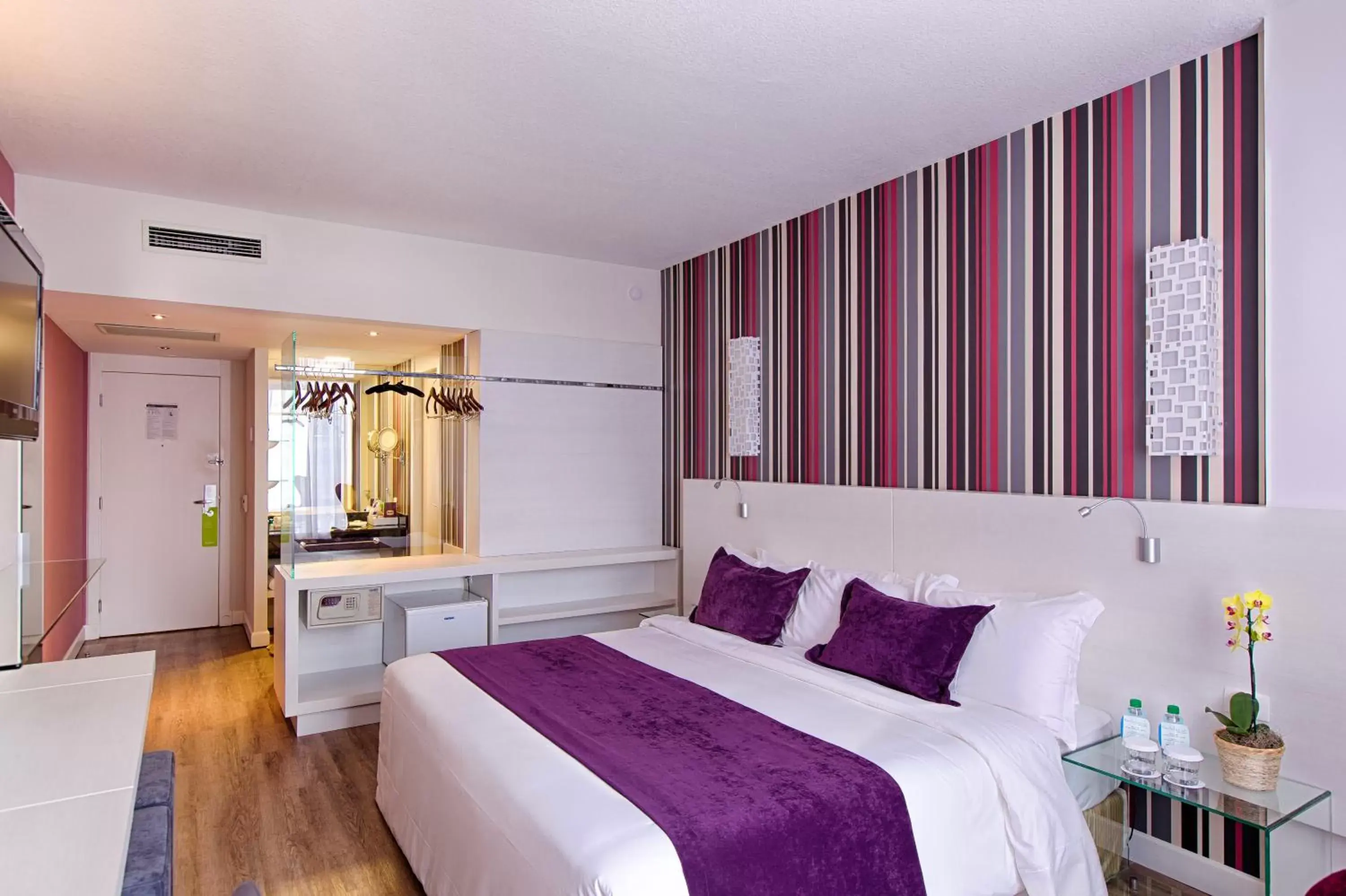 Bed, Room Photo in Radisson Hotel Curitiba