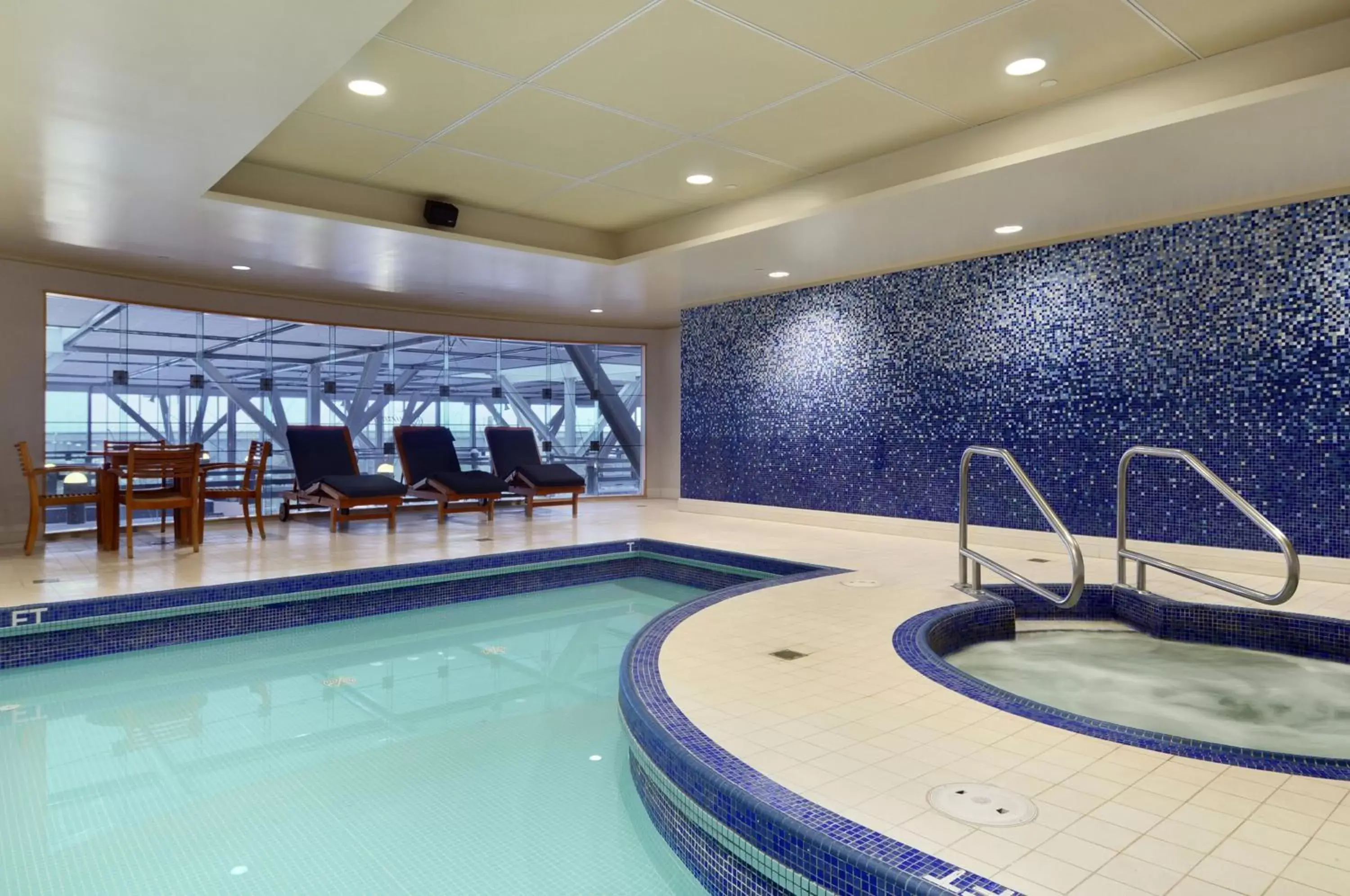 Spa and wellness centre/facilities, Swimming Pool in Fairmont Vancouver Airport In-Terminal Hotel