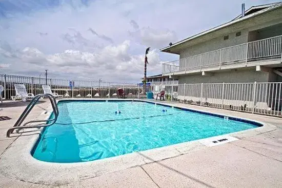 Swimming Pool in Hilltop Inn & Suites