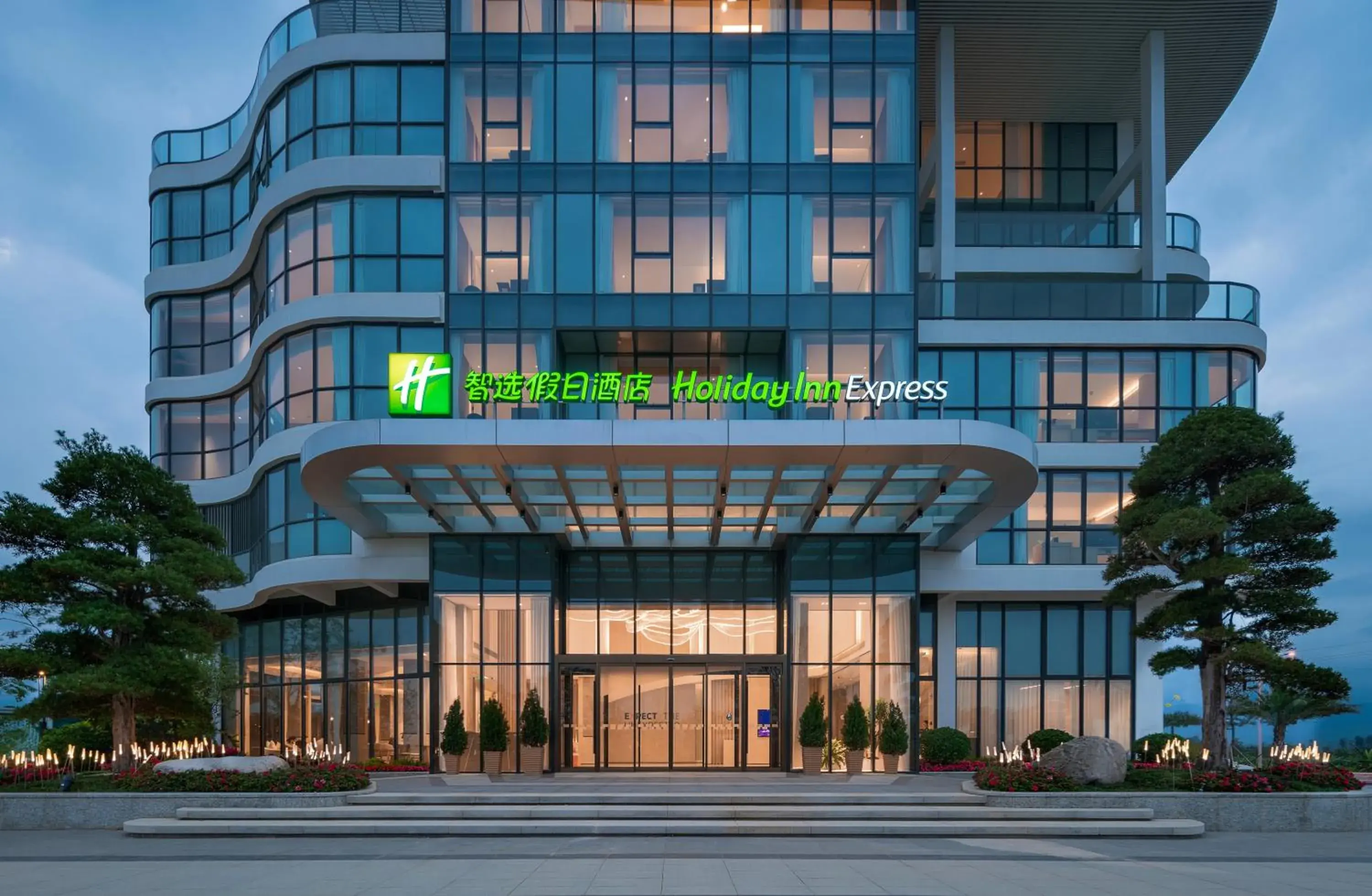 Property Building in Holiday Inn Express Jiangmen Yinhu Bay, an IHG Hotel