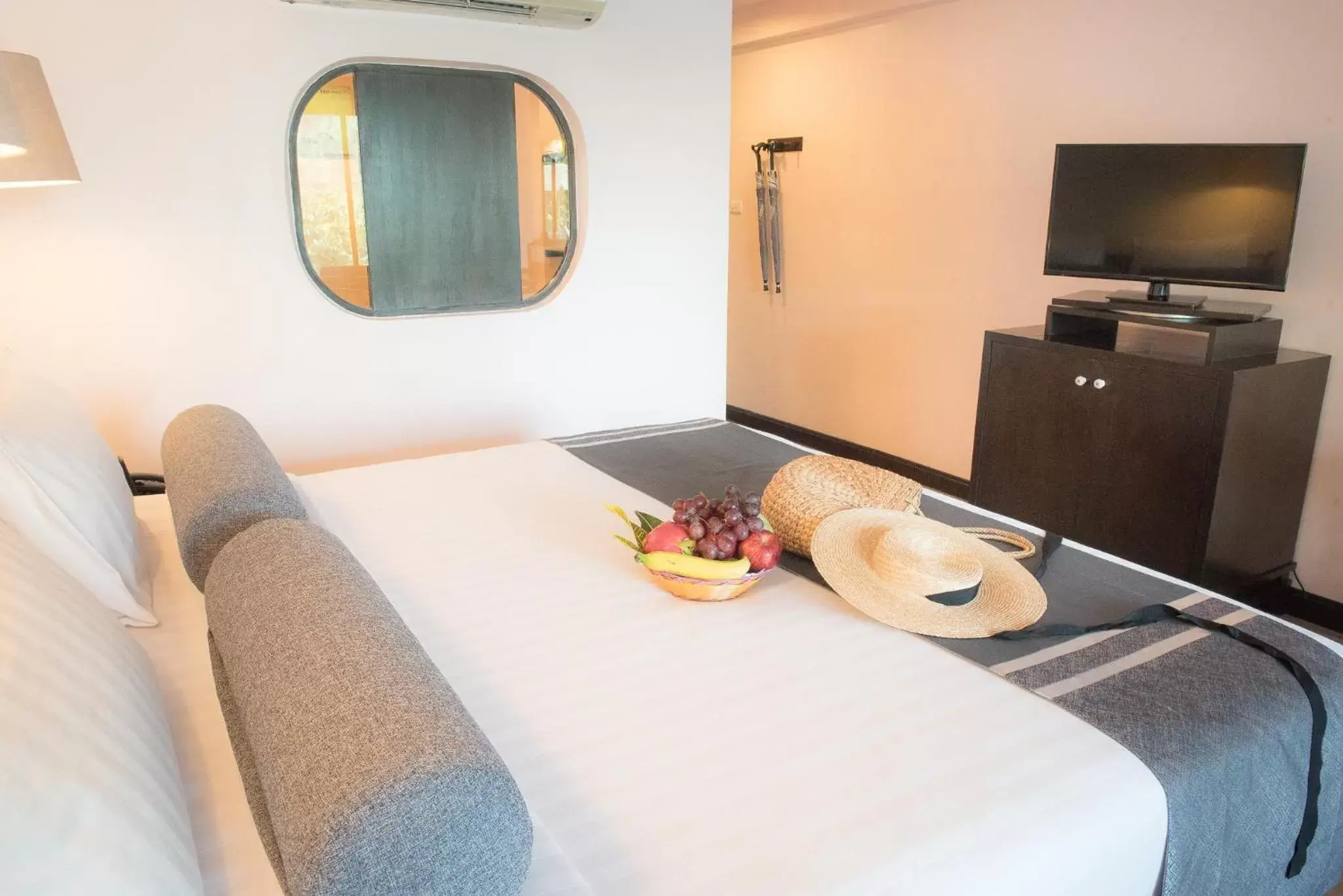 Bedroom, TV/Entertainment Center in Krabi Chada Resort - SHA Plus