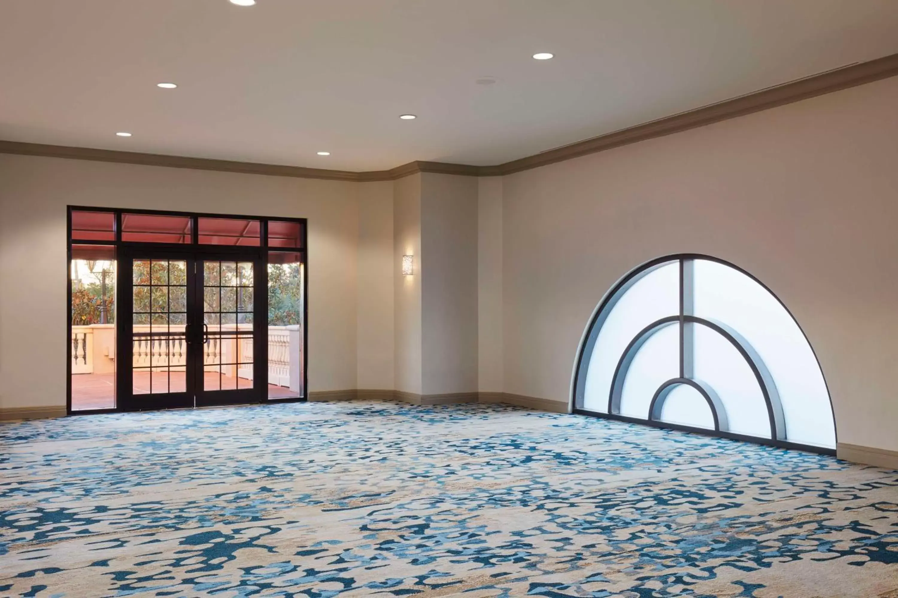 Lobby or reception, Bed in DoubleTree by Hilton Hotel Orlando at SeaWorld