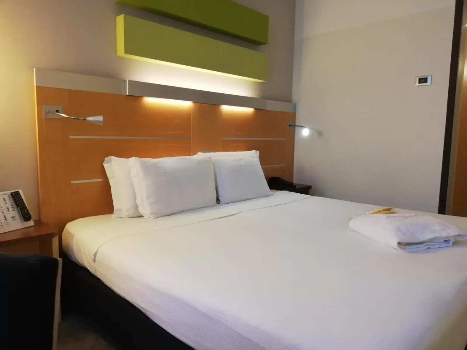 Bed in iH Hotels Milano Gioia
