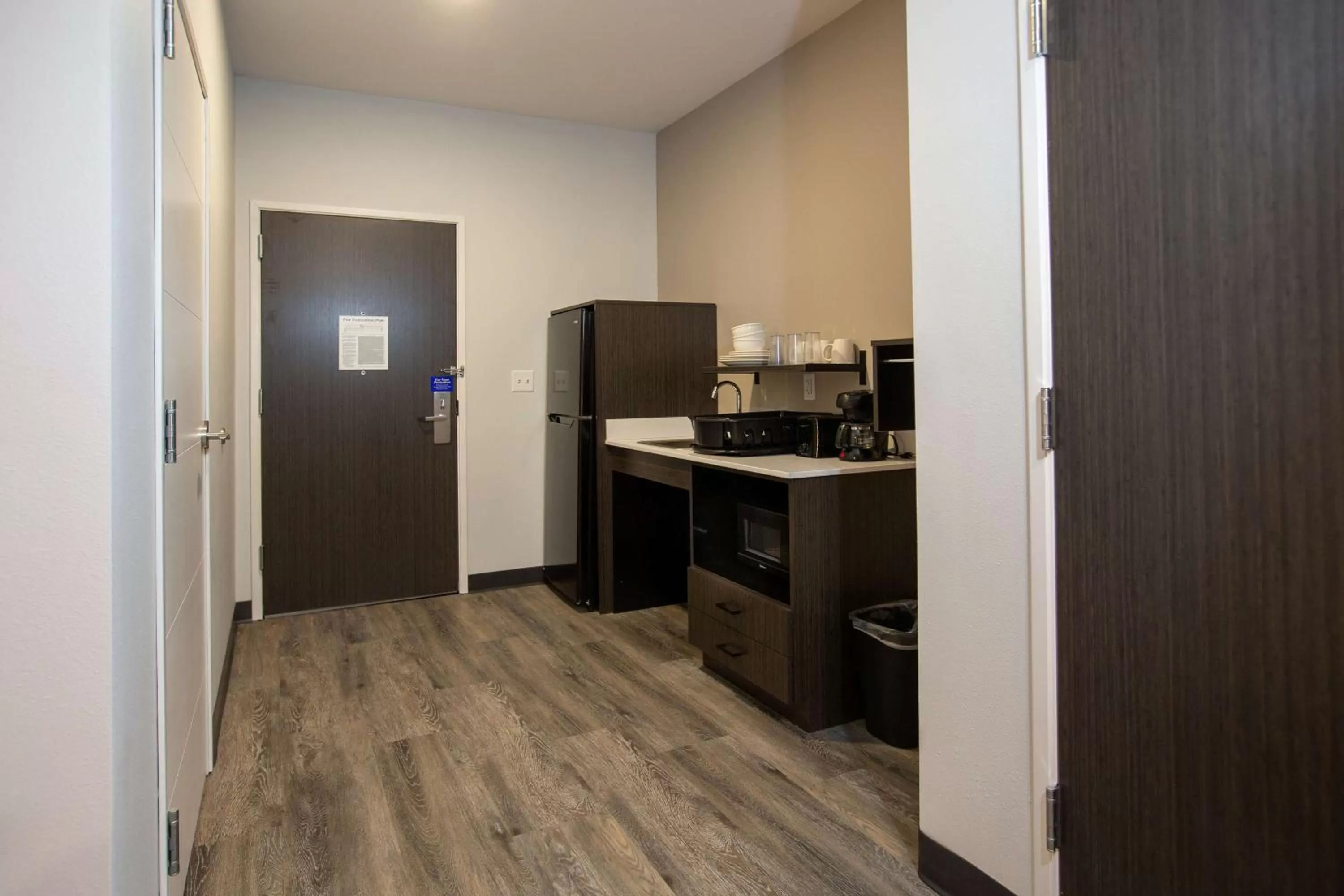 Kitchen or kitchenette in Studio 6 North Platte, NE - East