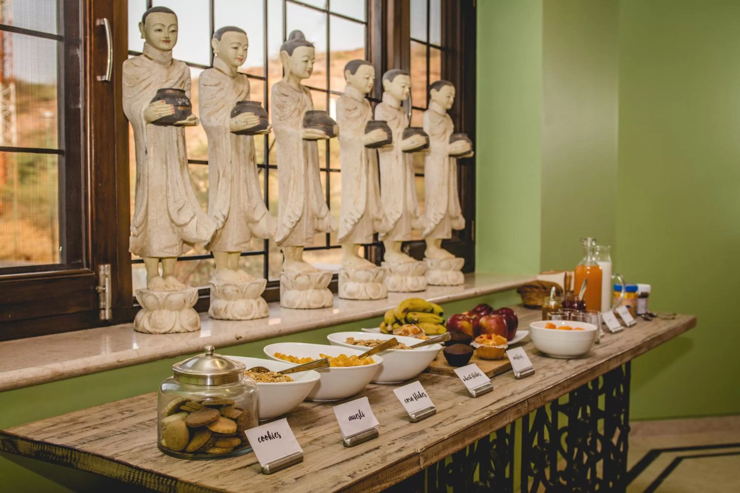 Breakfast in The Almond Tree