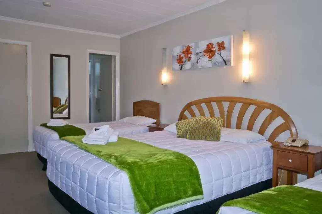 Photo of the whole room, Bed in Picton Accommodation Gateway Motel