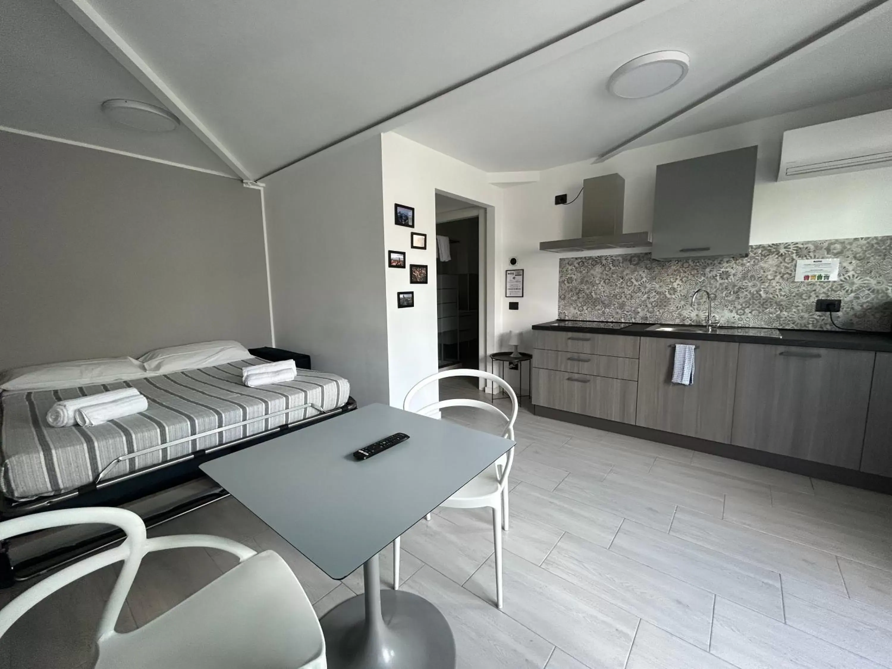 Bed, Kitchen/Kitchenette in Corridoni33 - Immobili e Soluzioni Rent