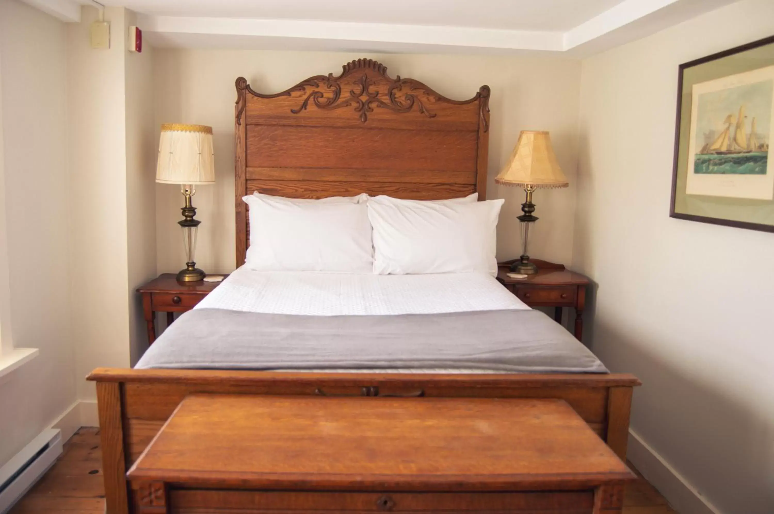 Bed in The General Stanton Inn